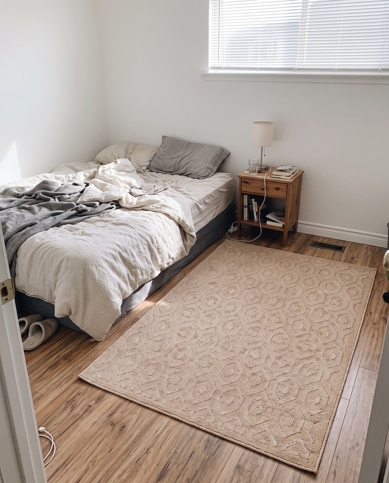 Detail image of 2' x 3' Roanoke · Geometric lattice Outdoor Rug, warm beige