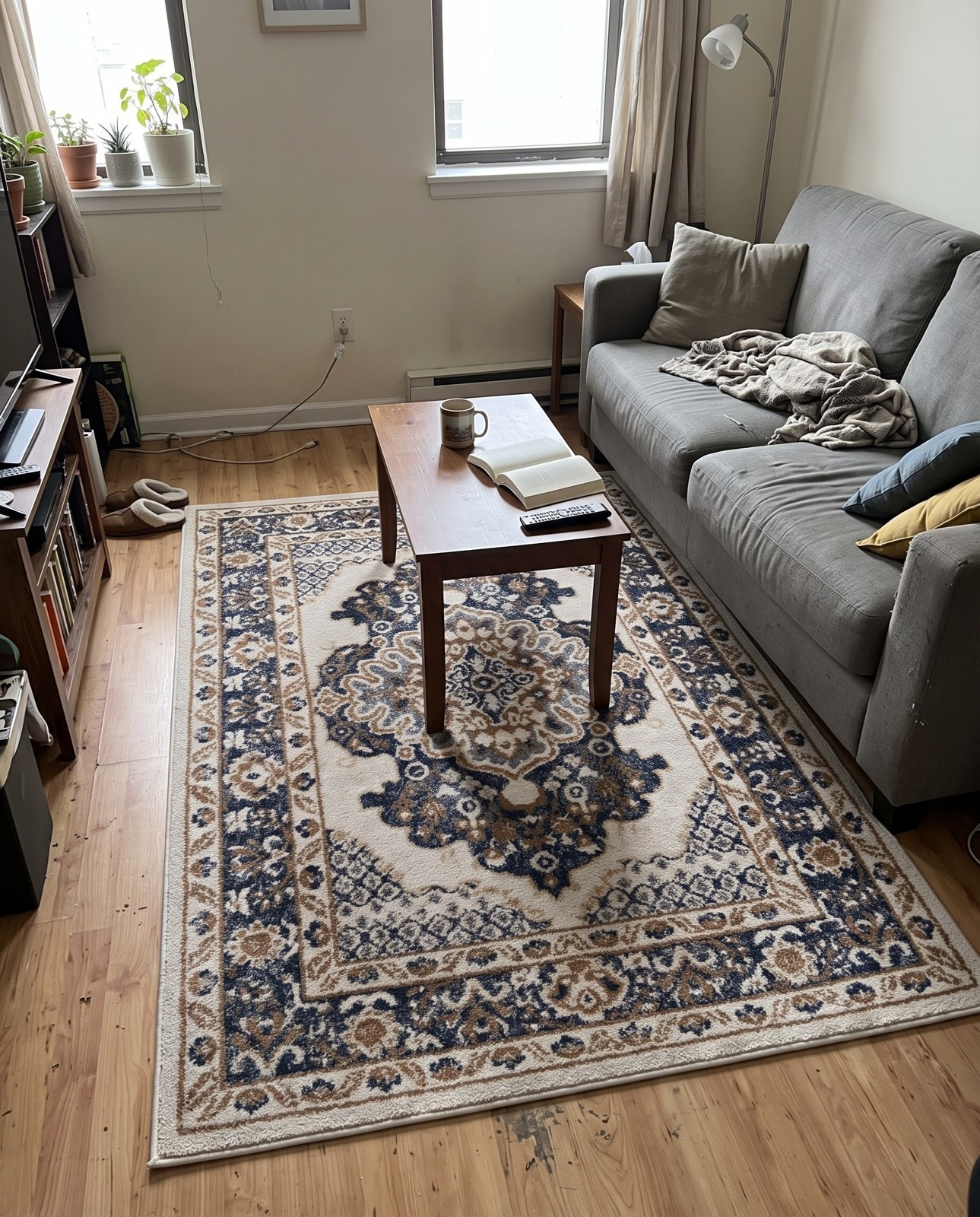 Detail image of 4' x 6' Curlew · Border rug
