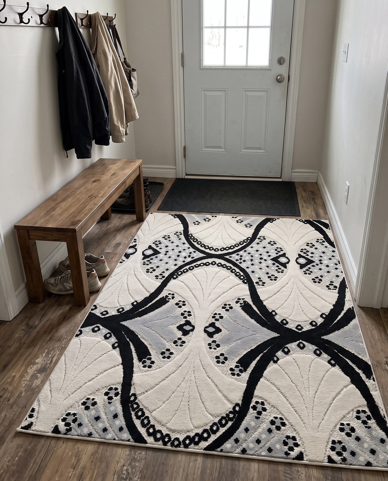 5' 3 x 7' 7 Easton · Geometric Outdoor Rug, ivory and black