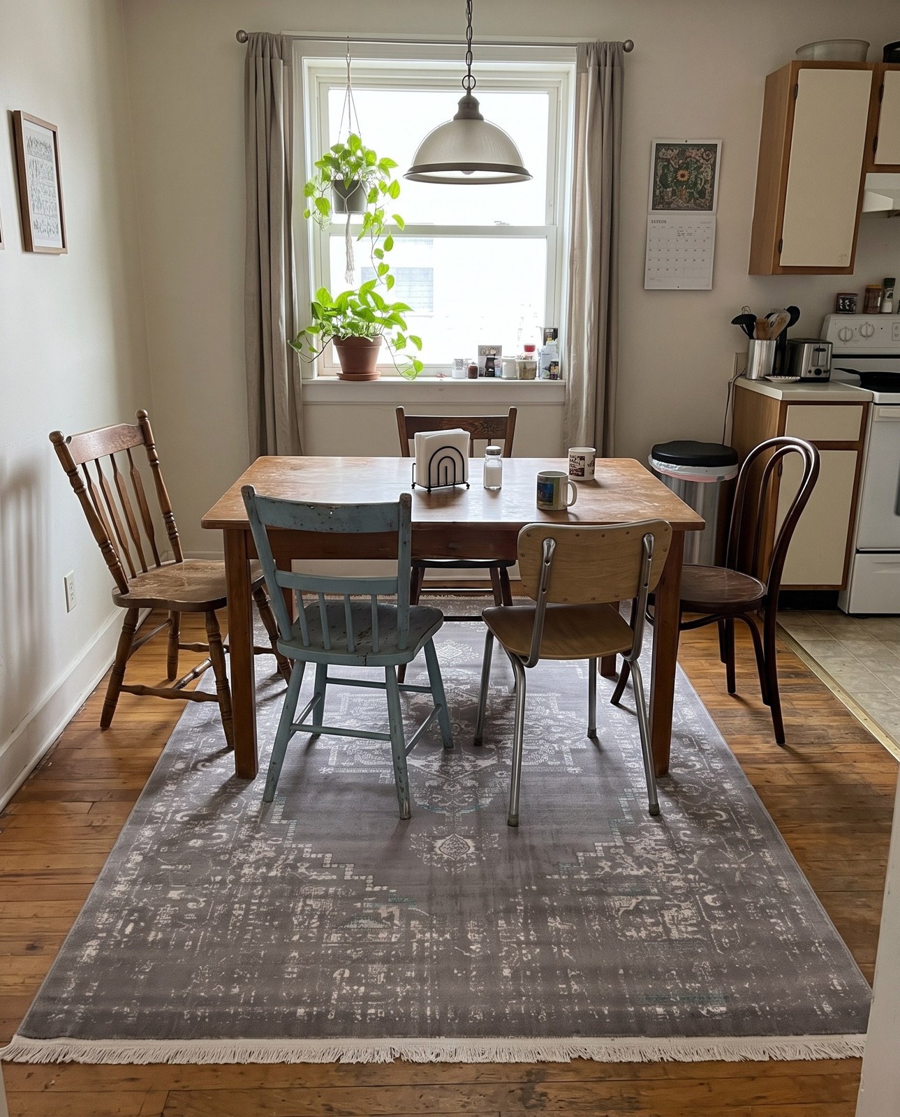 8' x 11' 4 Ashton · Border rug