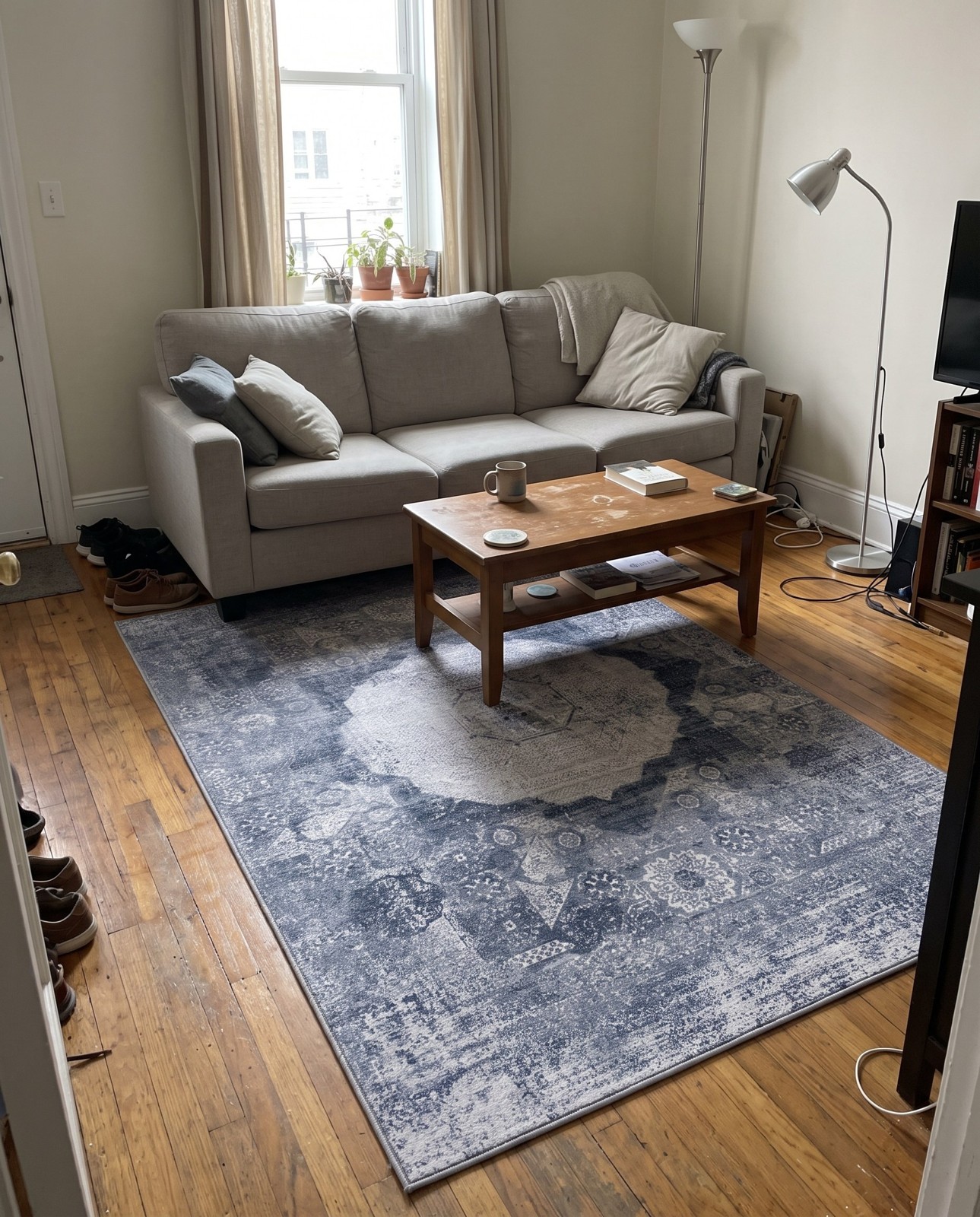 Detail image of 2' x 3' Fallowfield · Medallion Washable Rug, gray ivory