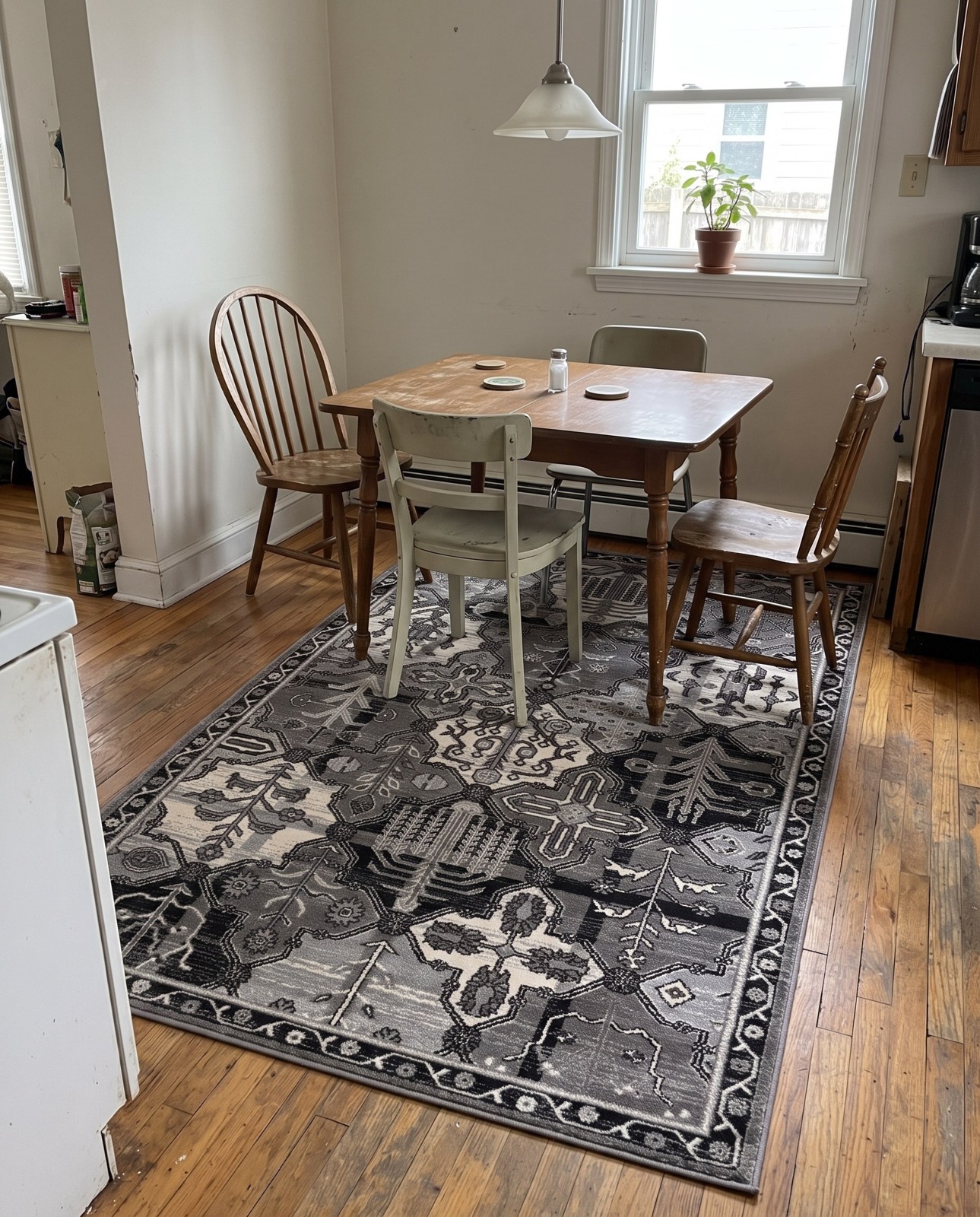 4' x 6' Parsons · Border rug