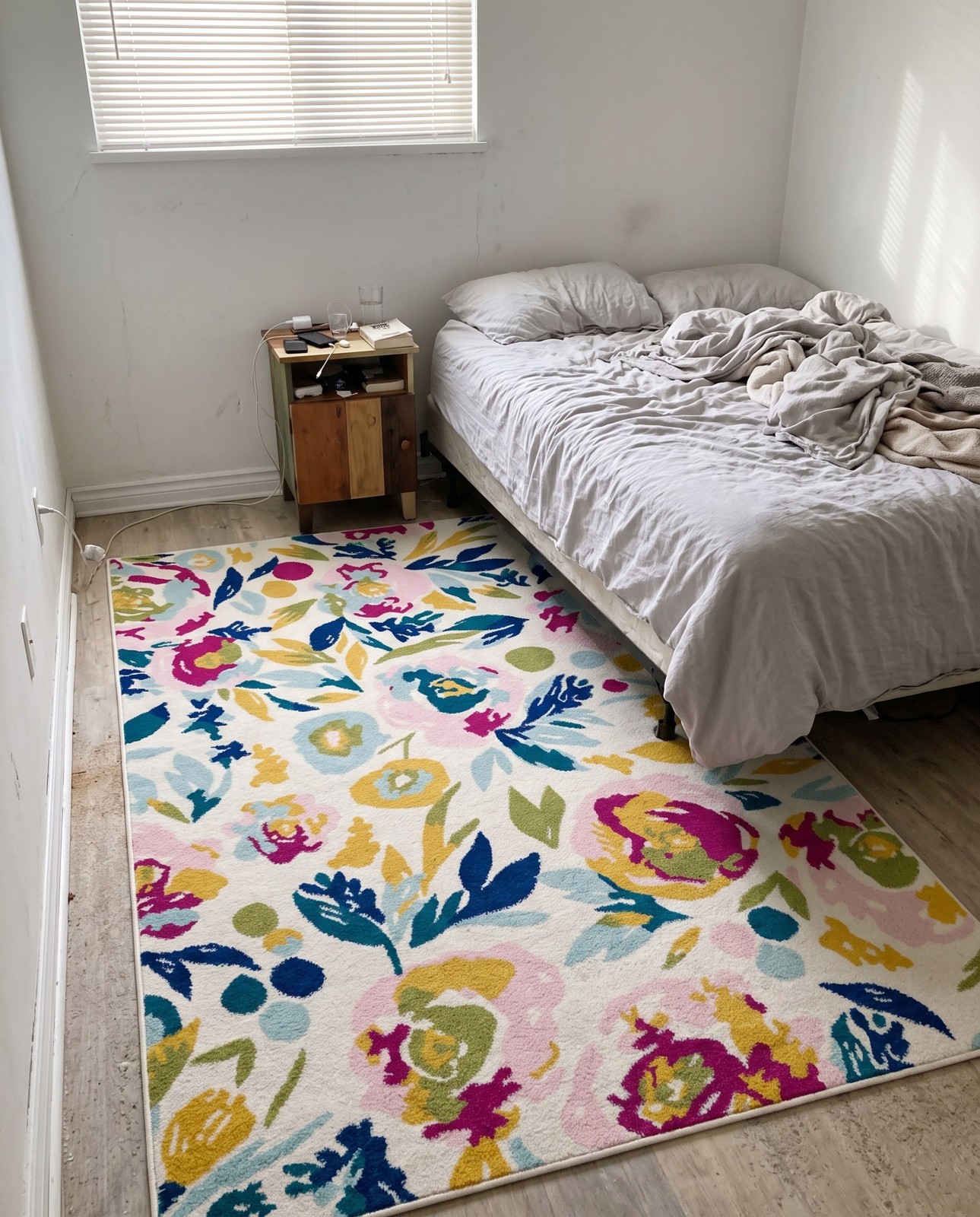 5' 3 x 8' Millicent · Floral / botanical rug, white