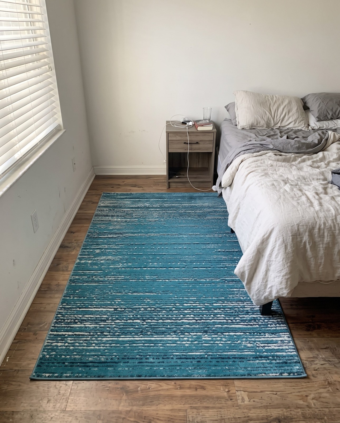 Detail image of 5' x 8' Tate · Abstract rug, blue