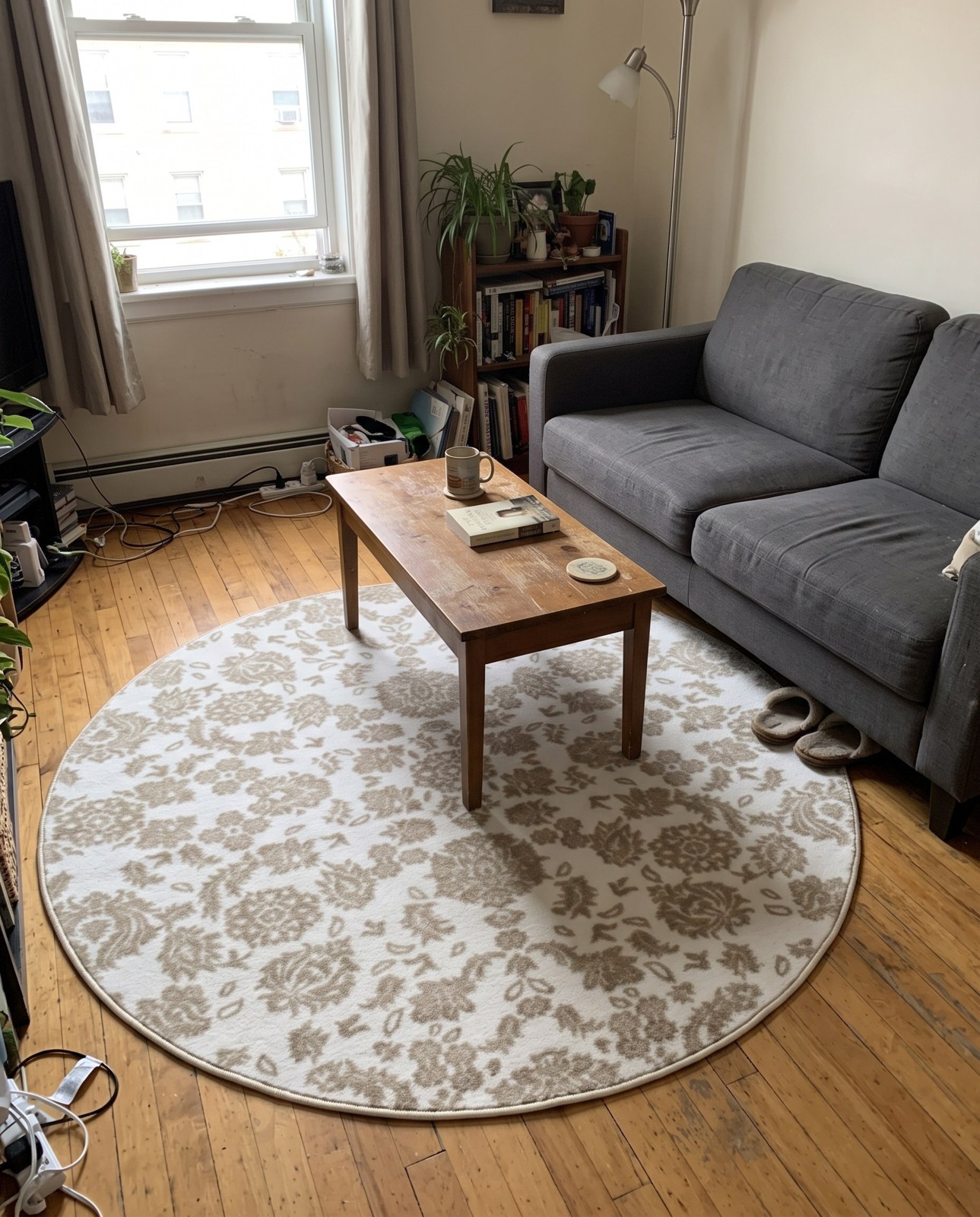 Detail image of 4' x 6' Harley · Damask rug