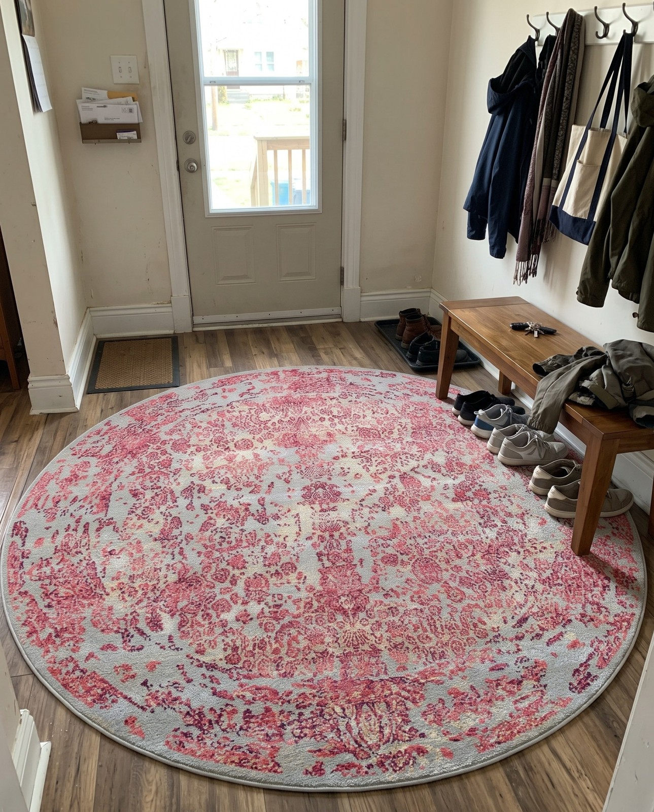 Detail image of 8' x 8' Lomax · Distressed round Outdoor Rug, red and blue