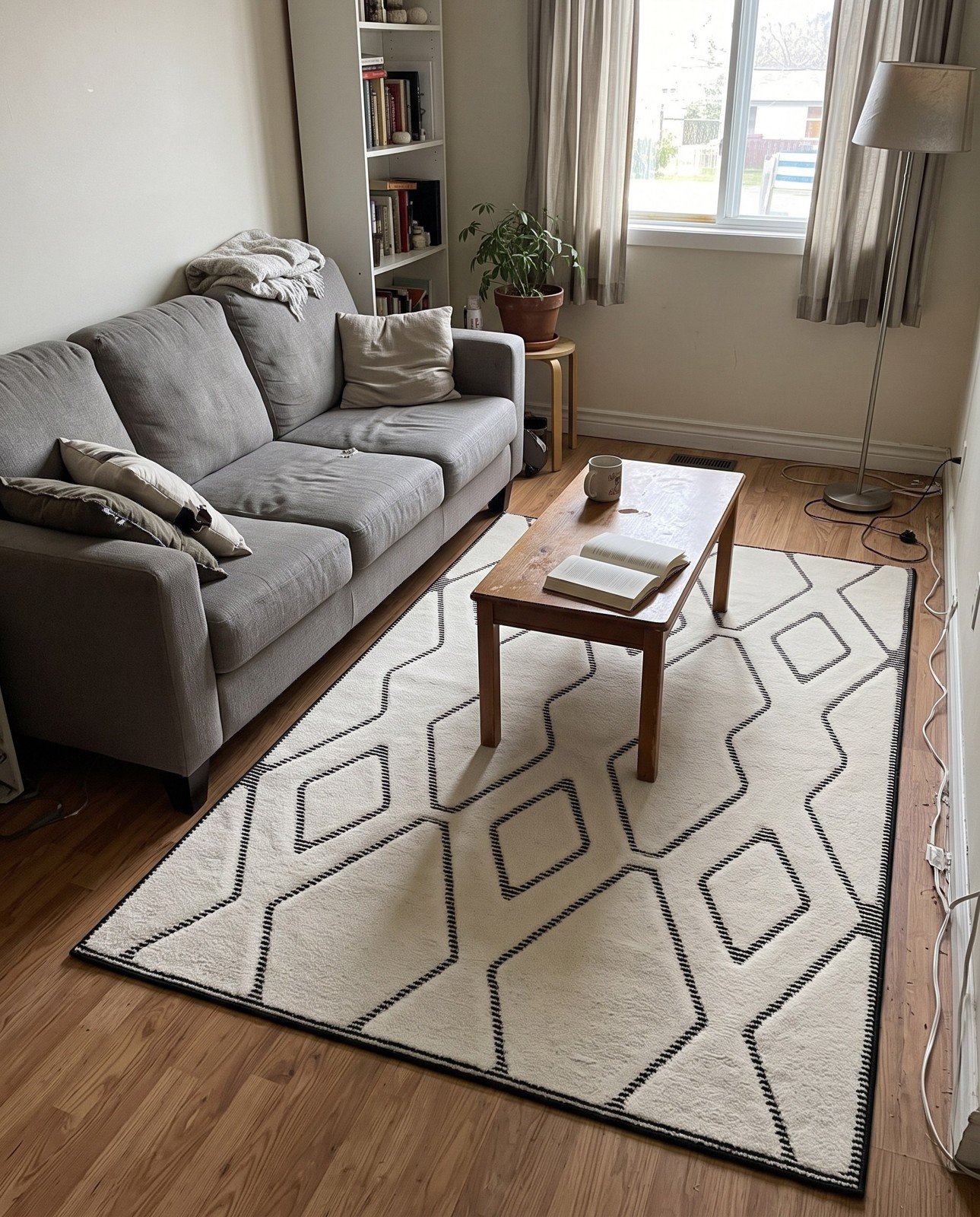 2' x 3' Armstead · Geometric trellis rug, ivory and black