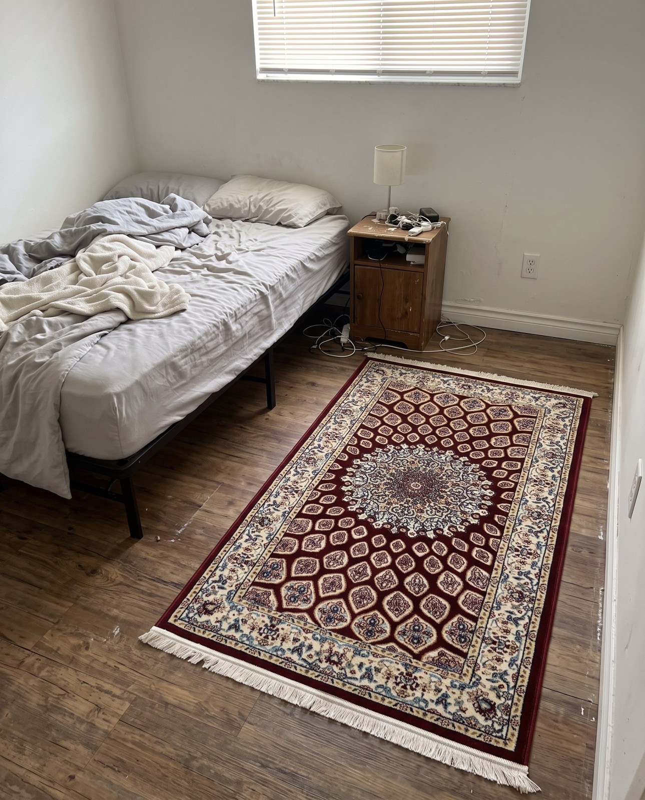 3' x 5' 3 Blakemore · Border rug