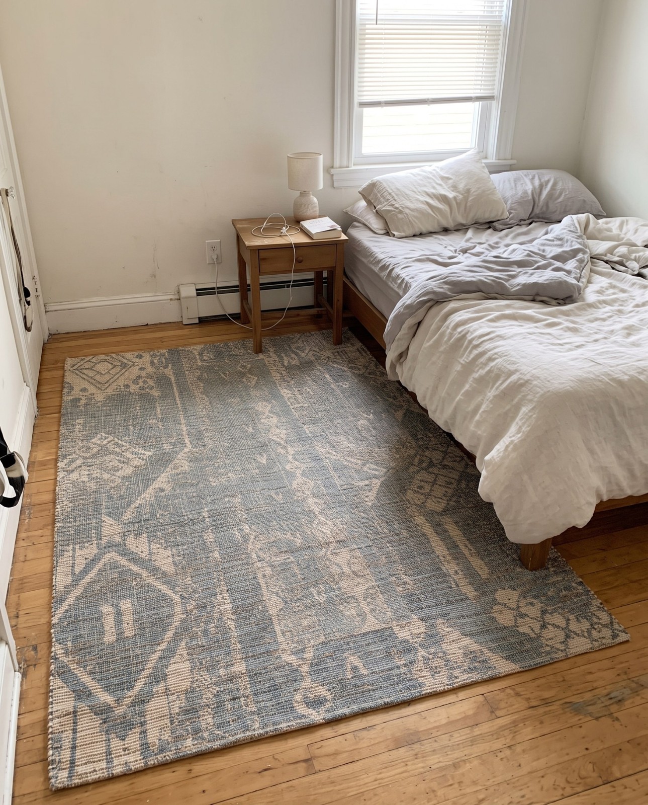 6' 1 x 9' Whitman · Floral / botanical rug, antique blue