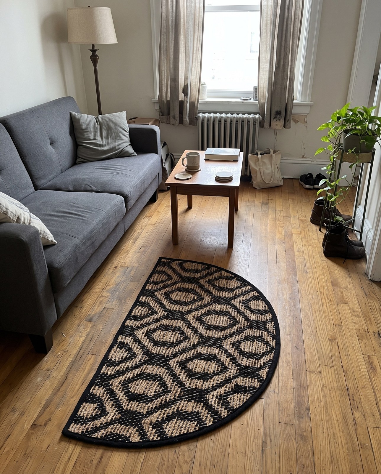 2' 2 x 3' 7 Hops · Geometric lattice Chindi Rug, black and natural