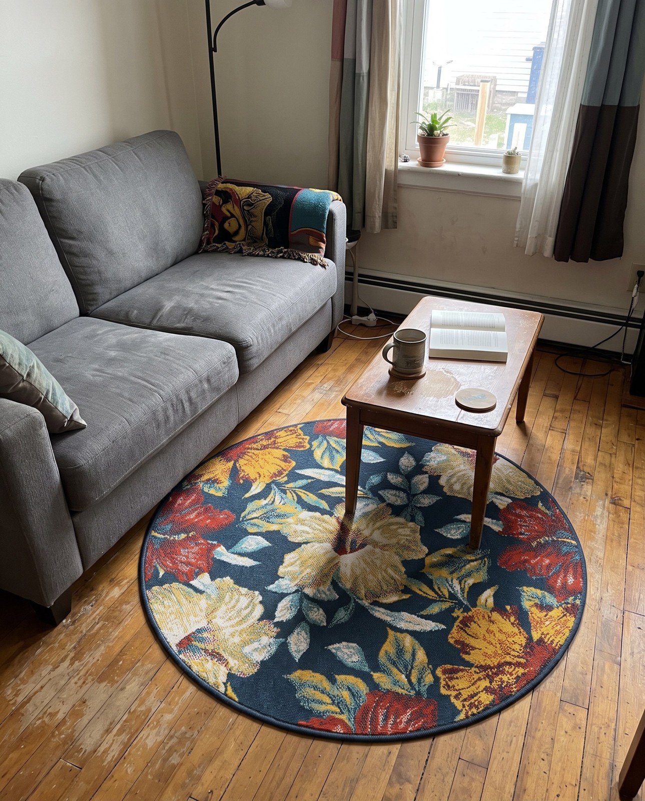 7' x 10' Bickford · Tropical floral Outdoor Rug, navy and yellow