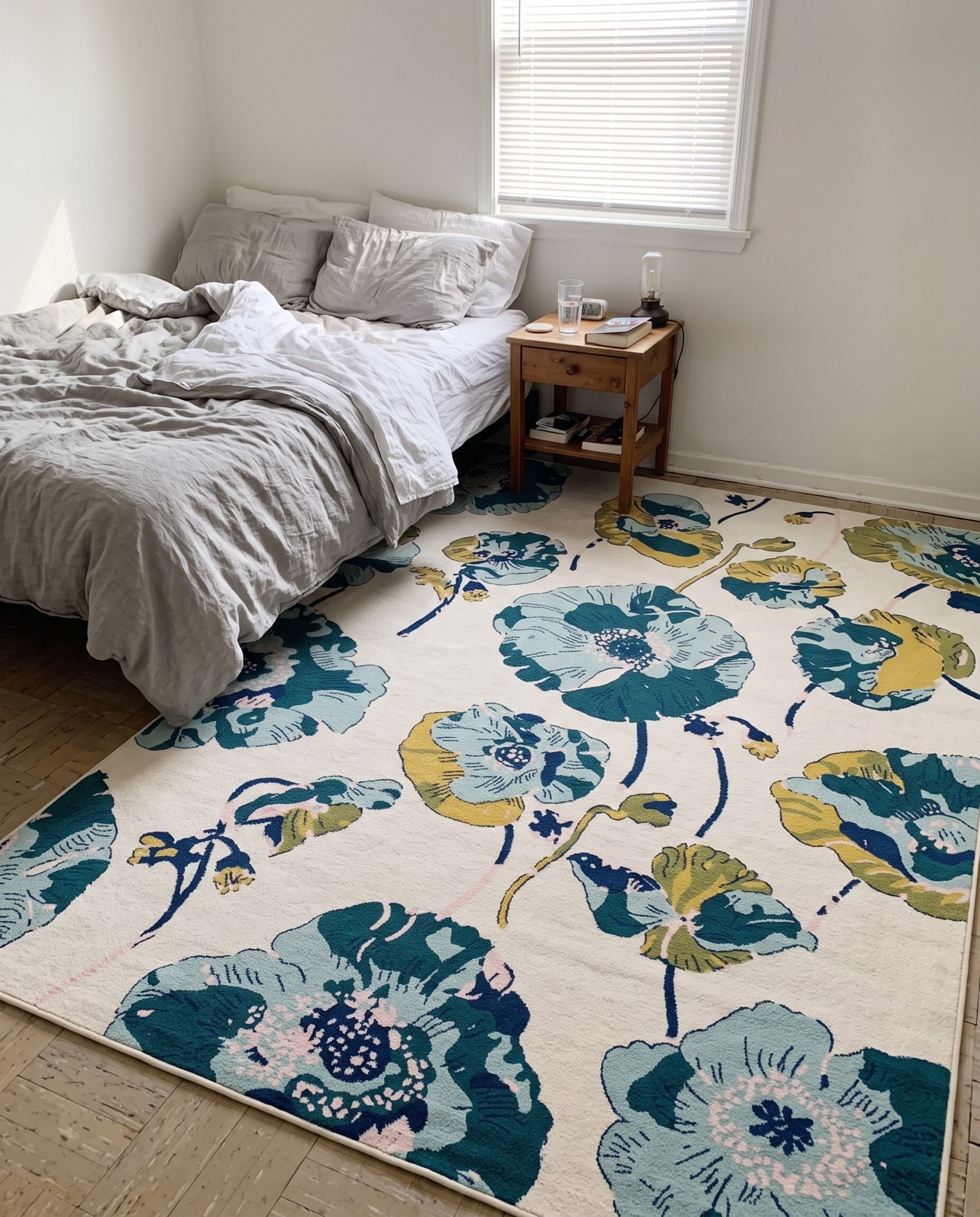 10' x 14' Hyland · Floral / botanical rug, white