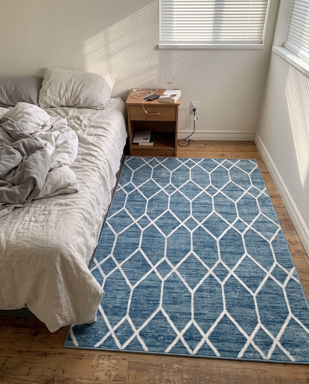 5' x 8' Thatcher · Geometric trellis rug, blue and ivory