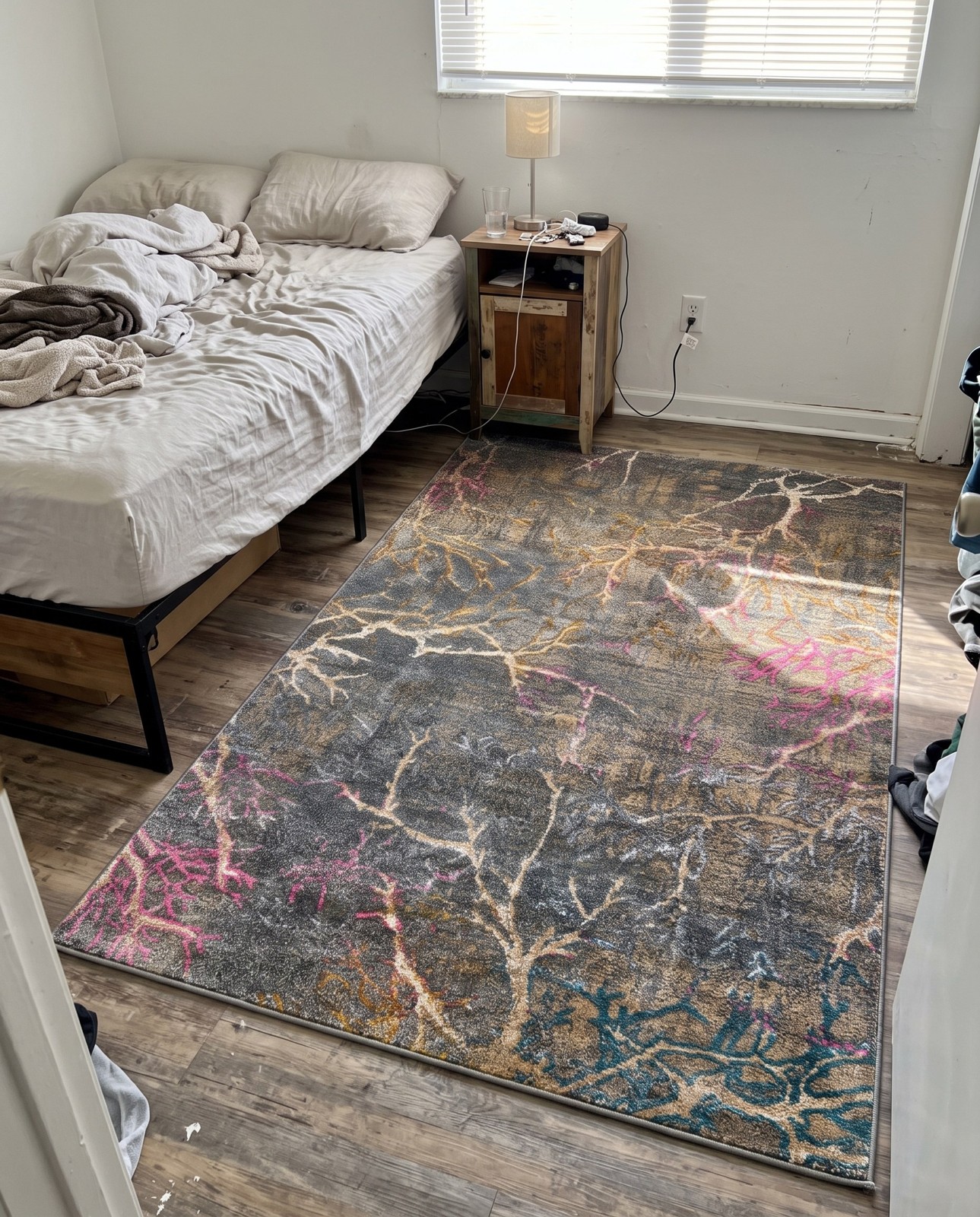 5' x 8' Worth · Abstract rug
