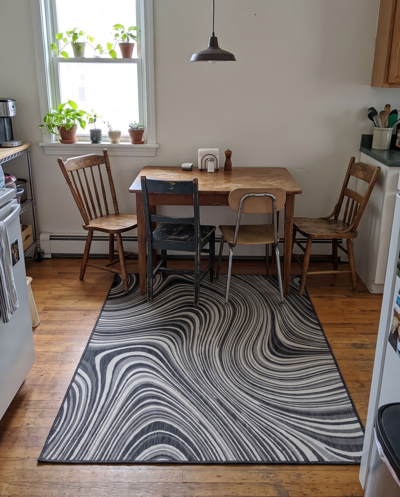 4' x 6' Lander · Swirl Outdoor Rug, charcoal and ivory