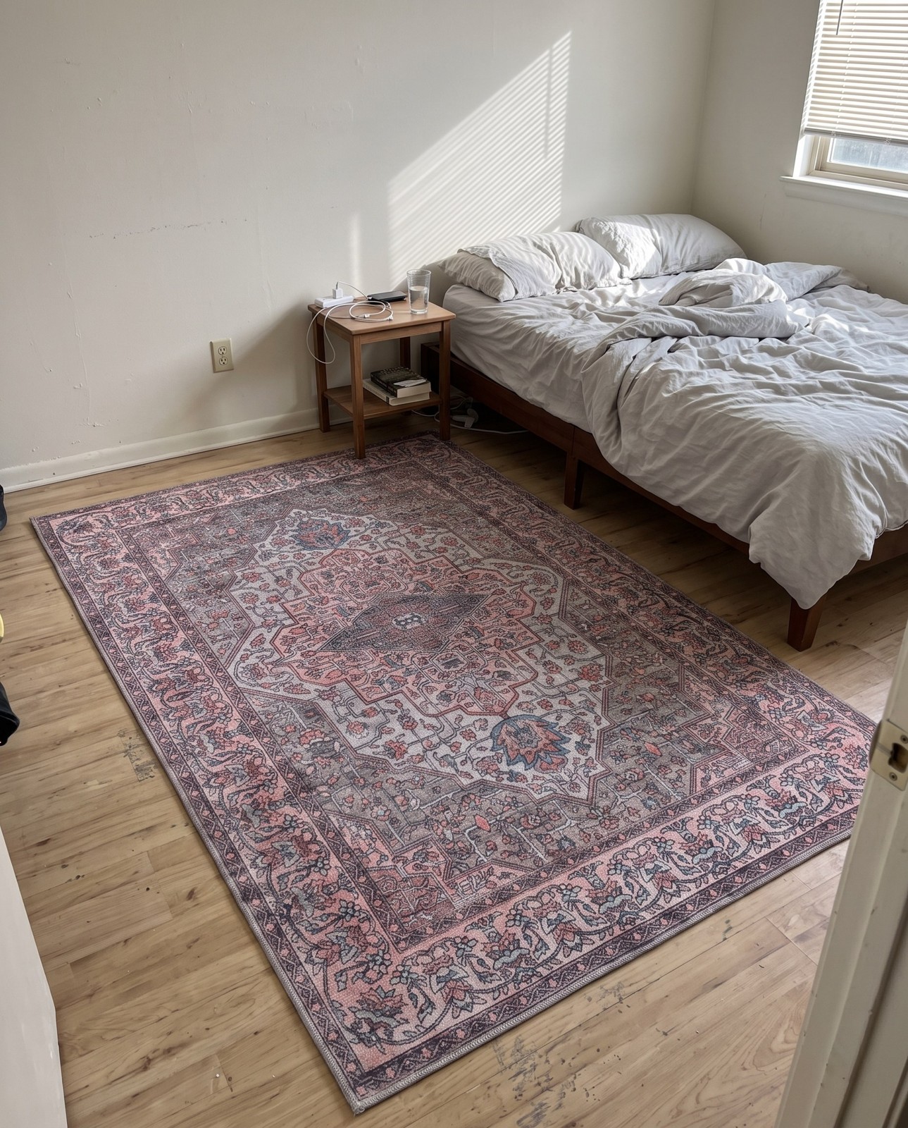 4' x 6' Hartwood · Persian medallion Washable Rug, pink and gray