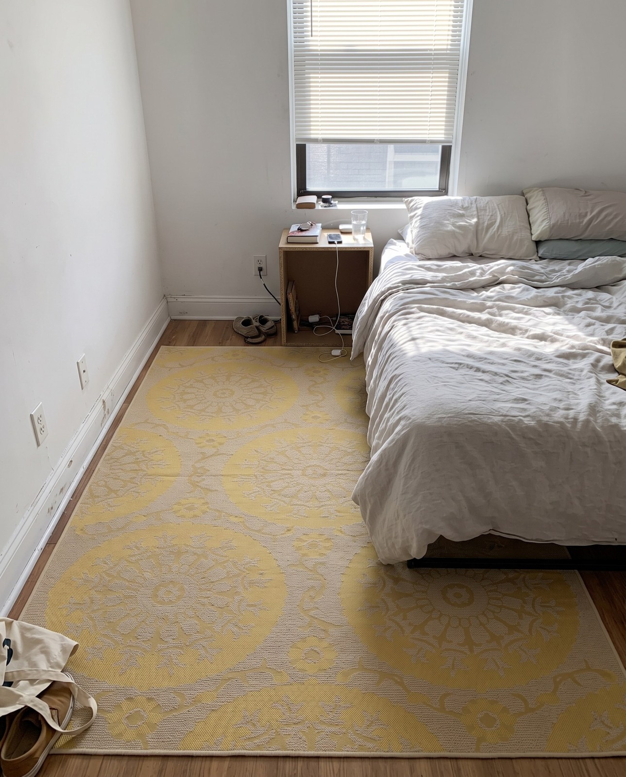 7' x 10' Fanshawe · Medallion Outdoor Rug, yellow and beige