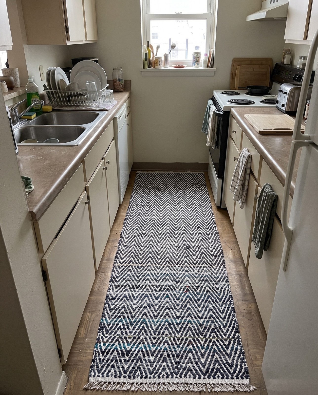 2' 7 x 10' Hopkins · Chevron Chindi Rug, black