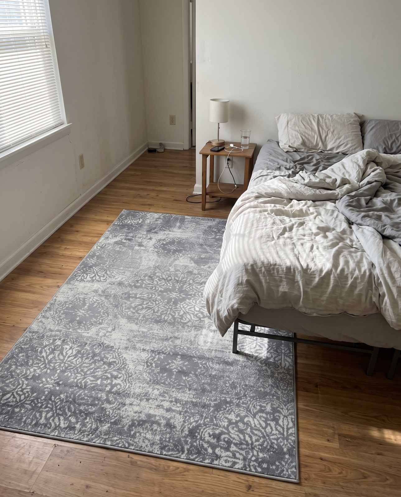 6' x 9' Blakemore · Distressed medallion rug, slate and grey