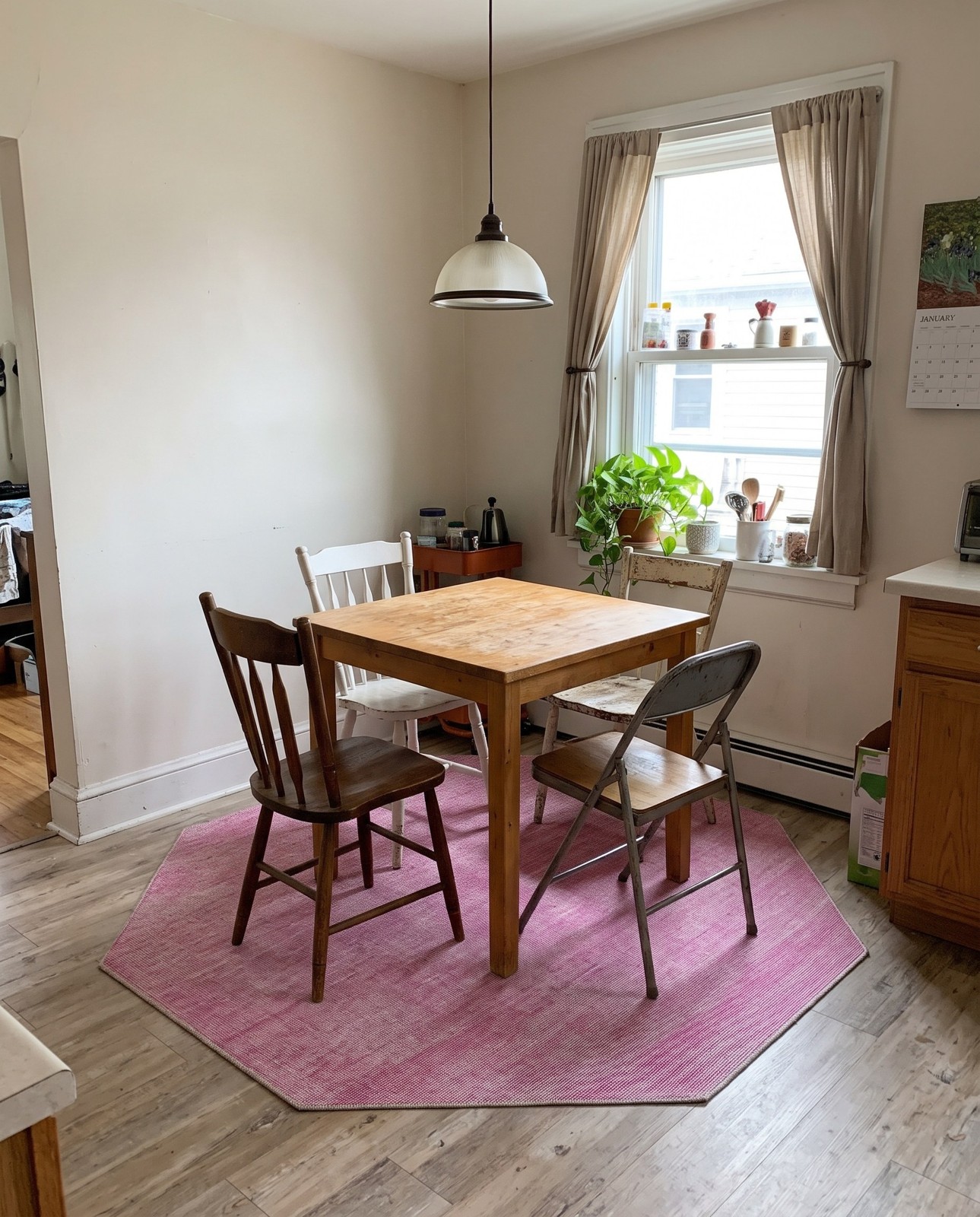 5' x 5' Prewitt · Mottled rug, pink and white