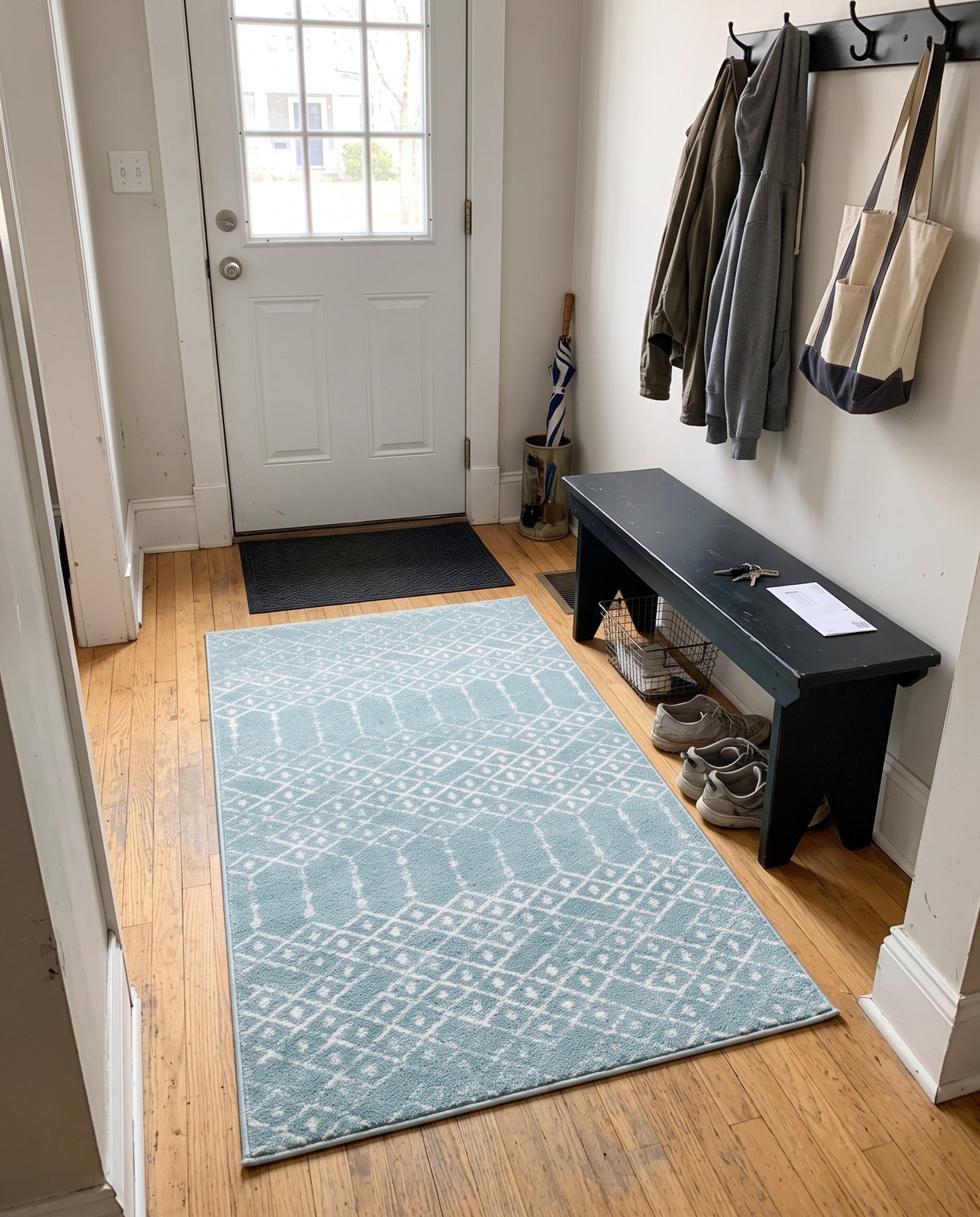 4' x 6' Newcomb · Diamond rug, aqua