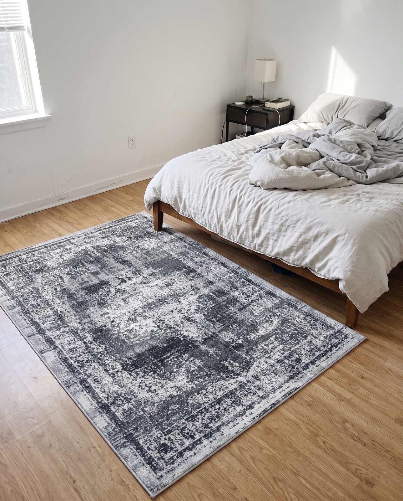 Detail image of 3' 3 x 5' 3 Eloise · Distressed medallion rug, gray and ivory