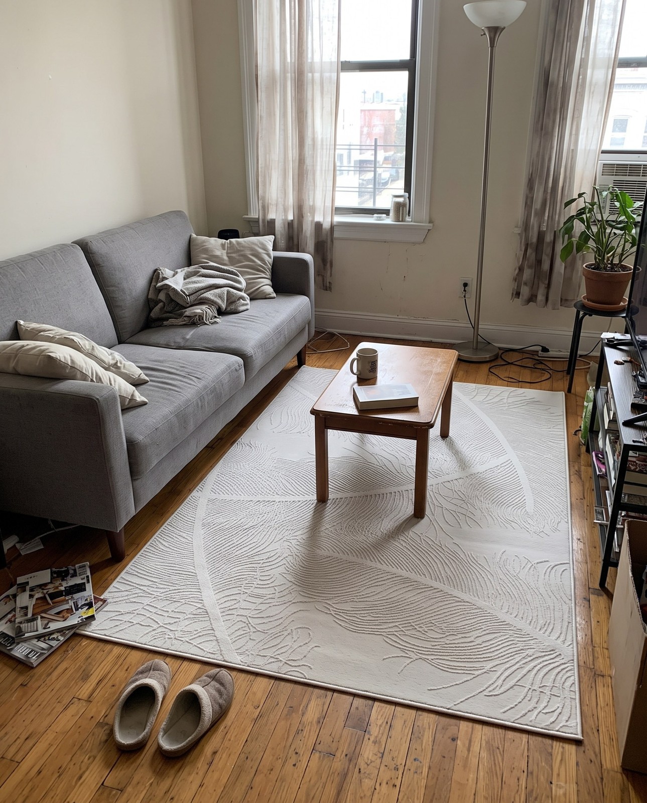 4' x 6' Chase · Feather rug, ivory and white