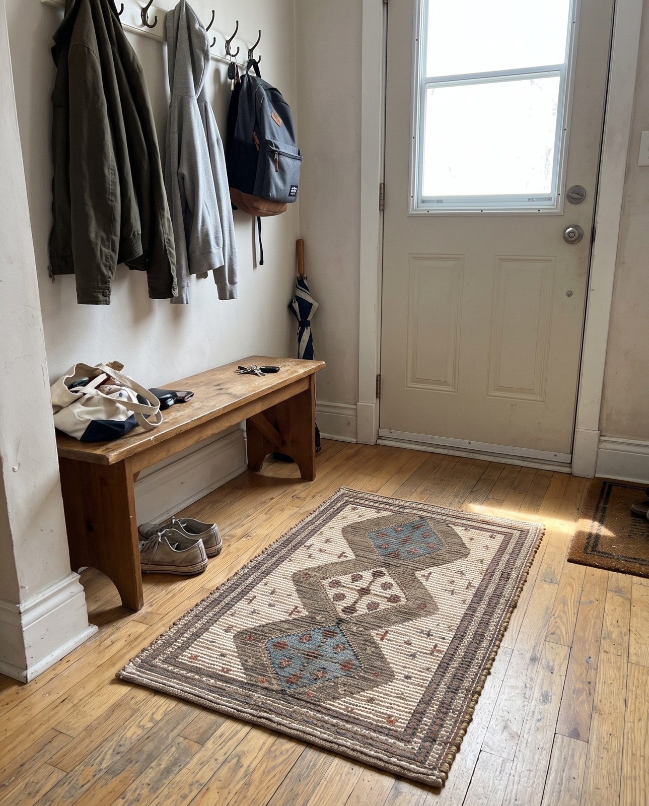 Detail image of 2' x 3' 1 Tinsley · Geometric diamond rug, beige and blue