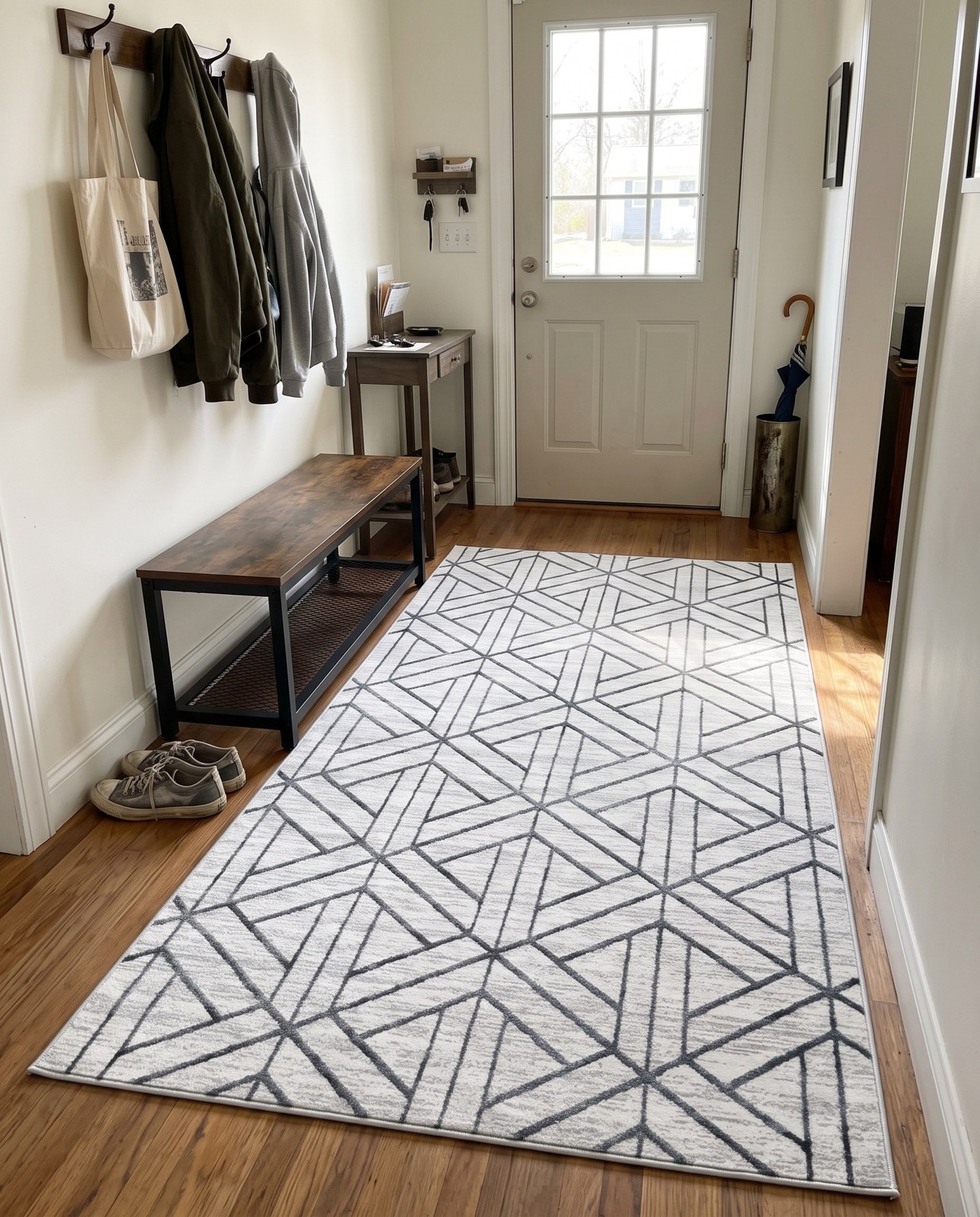 3' 3 x 5' 3 Norwood · Geometric rug, white