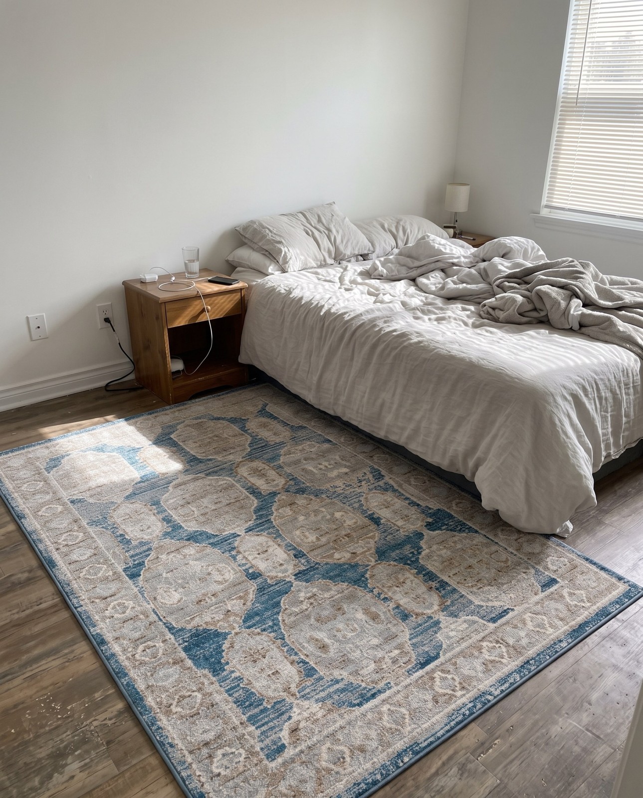 2' x 3' Pullman · Distressed medallion rug, blue and beige