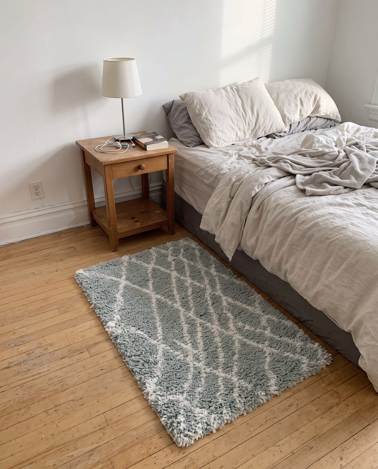 2' x 3' Clearbrook · Diamond Shag Rug, sage green