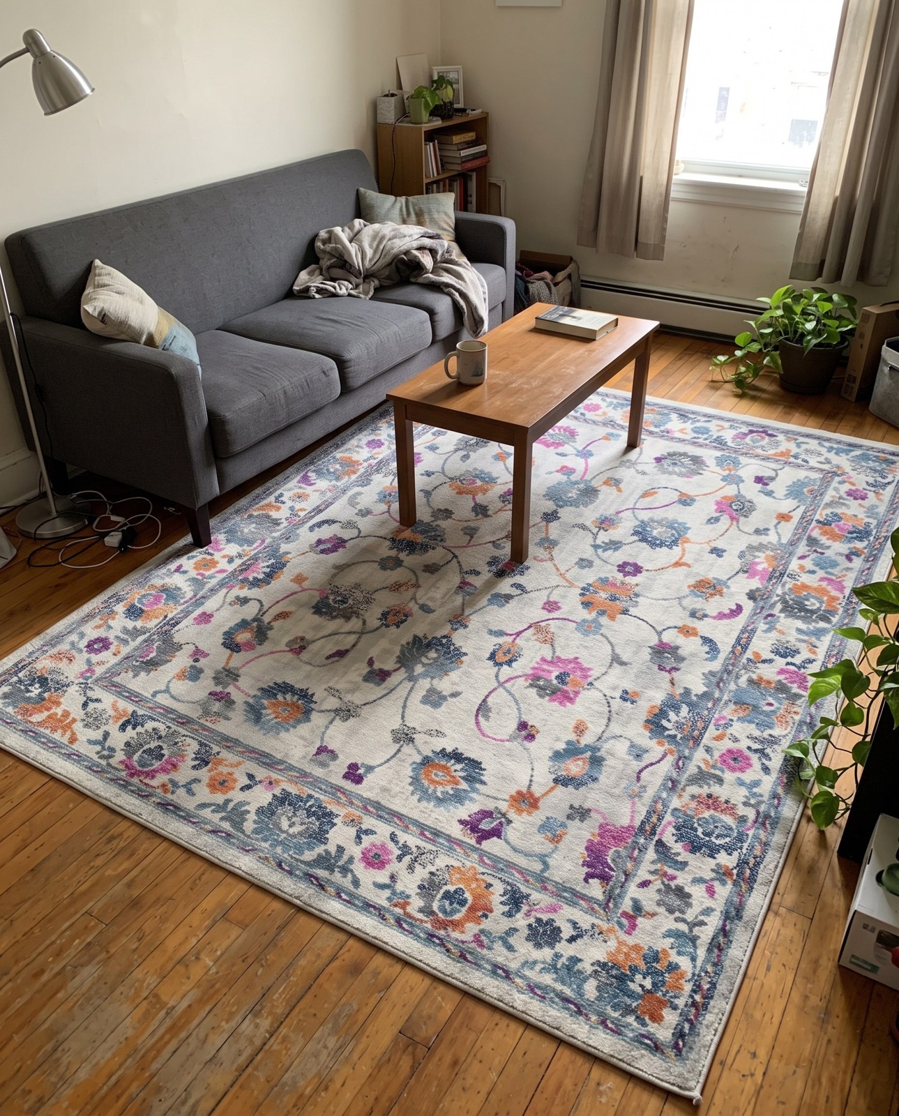 2' 2 x 3' 3 Bend · Border rug, white