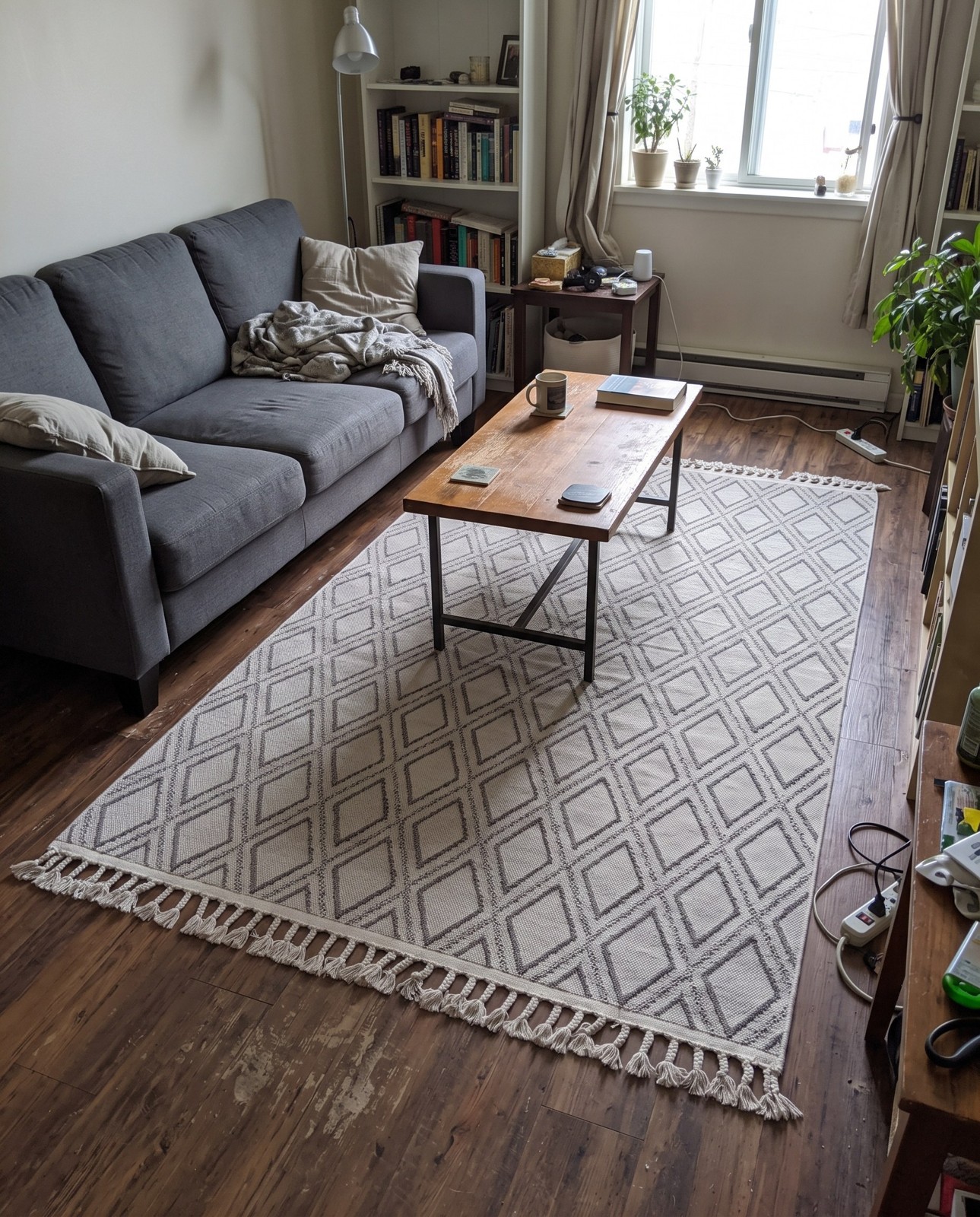 2' x 3' Goshen · Diamond rug, sandy beige and gray