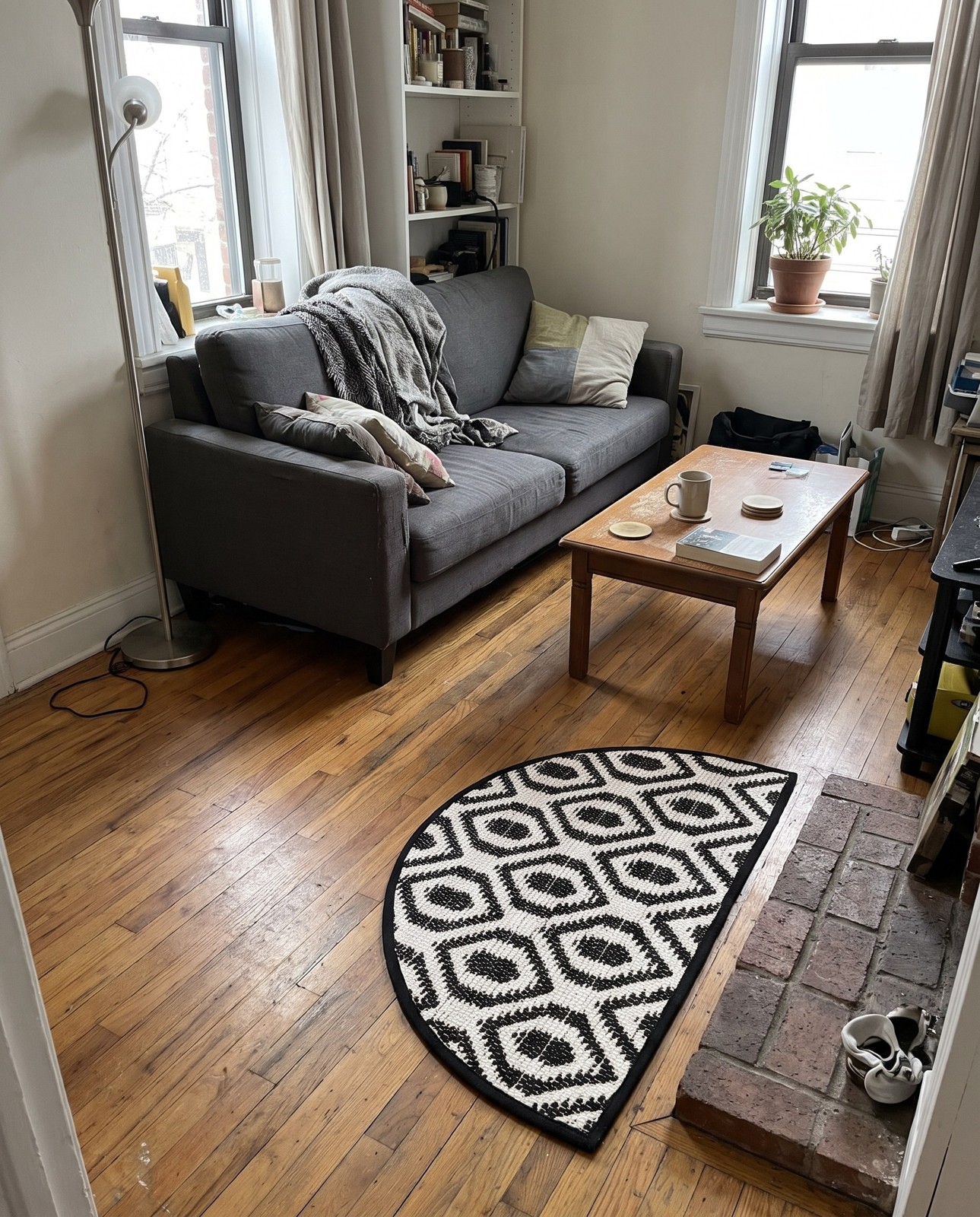 2' 2 x 3' 7 Hops · Geometric lattice Chindi Rug, black and white