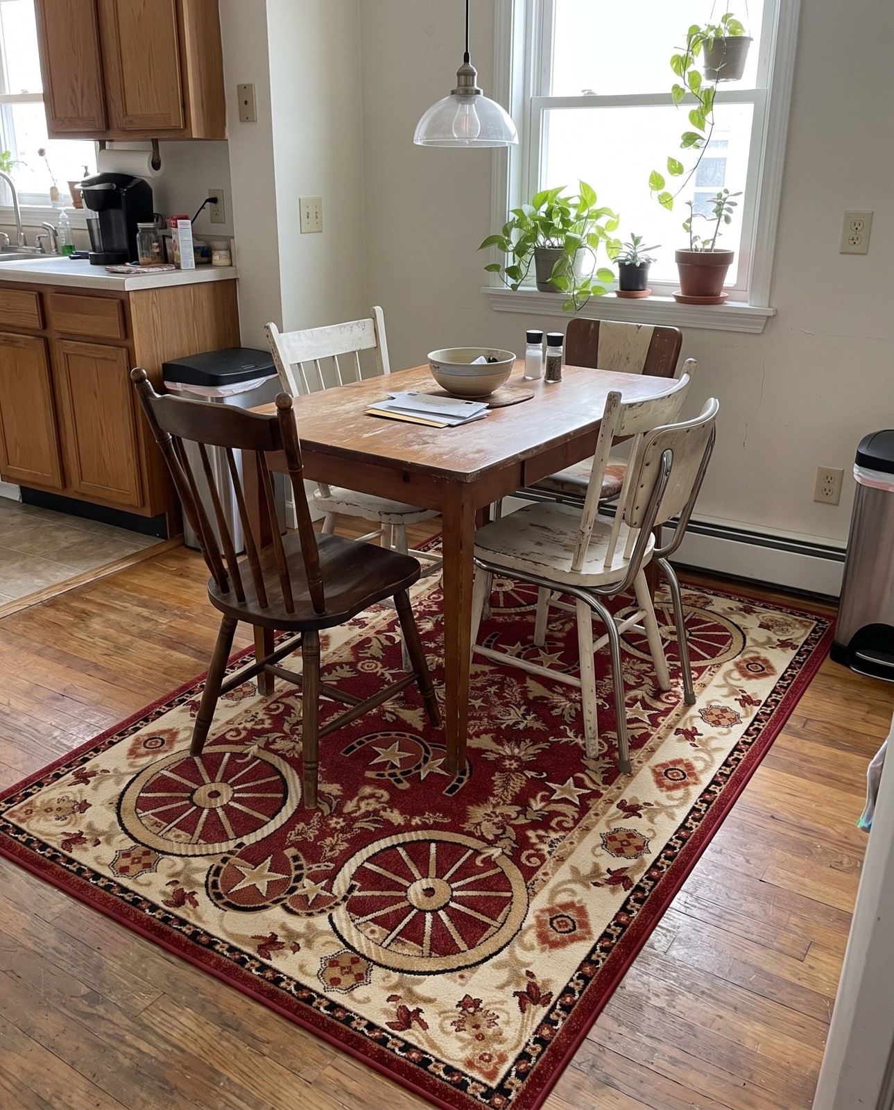 6' x 9' Tabor · Border rug, red