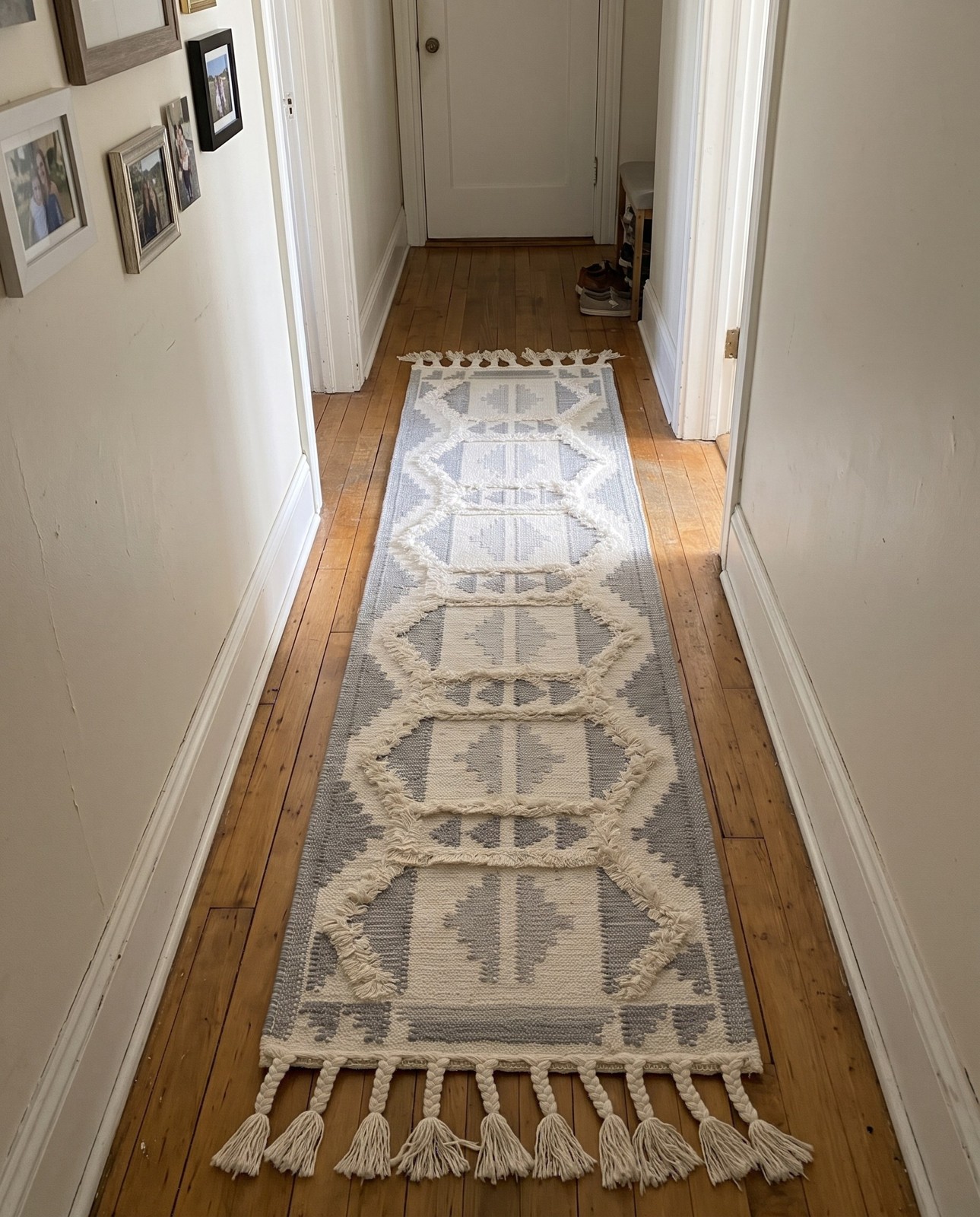 2' 2 x 6' 1 Maitland · Geometric tribal Wool Rug, white and gray