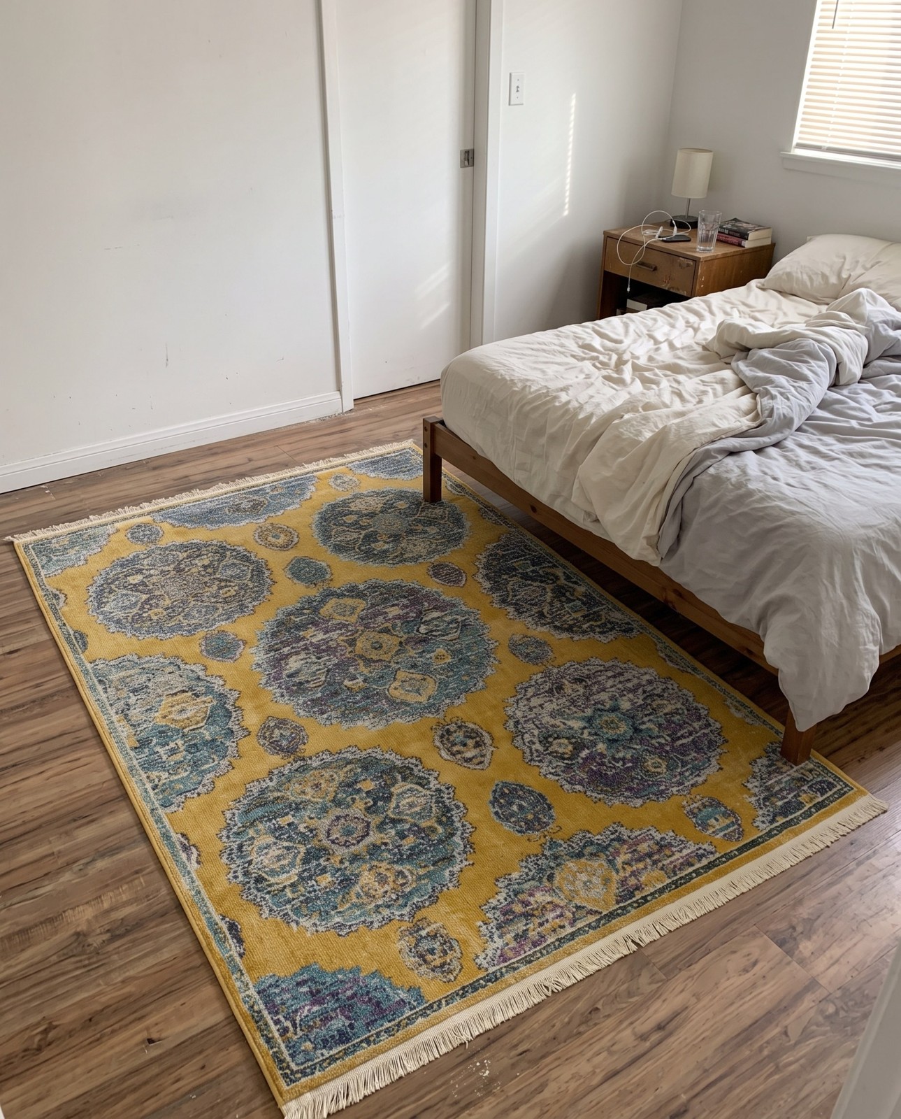 5' 5 x 8' Mather · Border rug, yellow