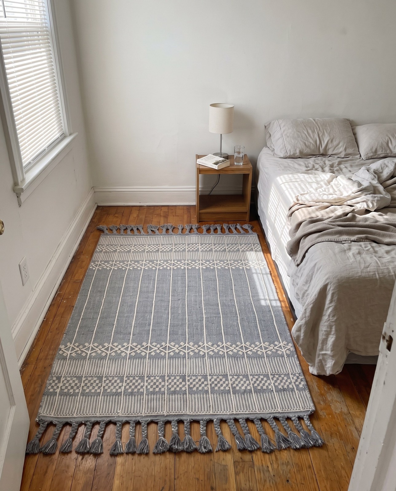 4' 1 x 6' 1 Beaumont · Border Outdoor Rug, cool gray