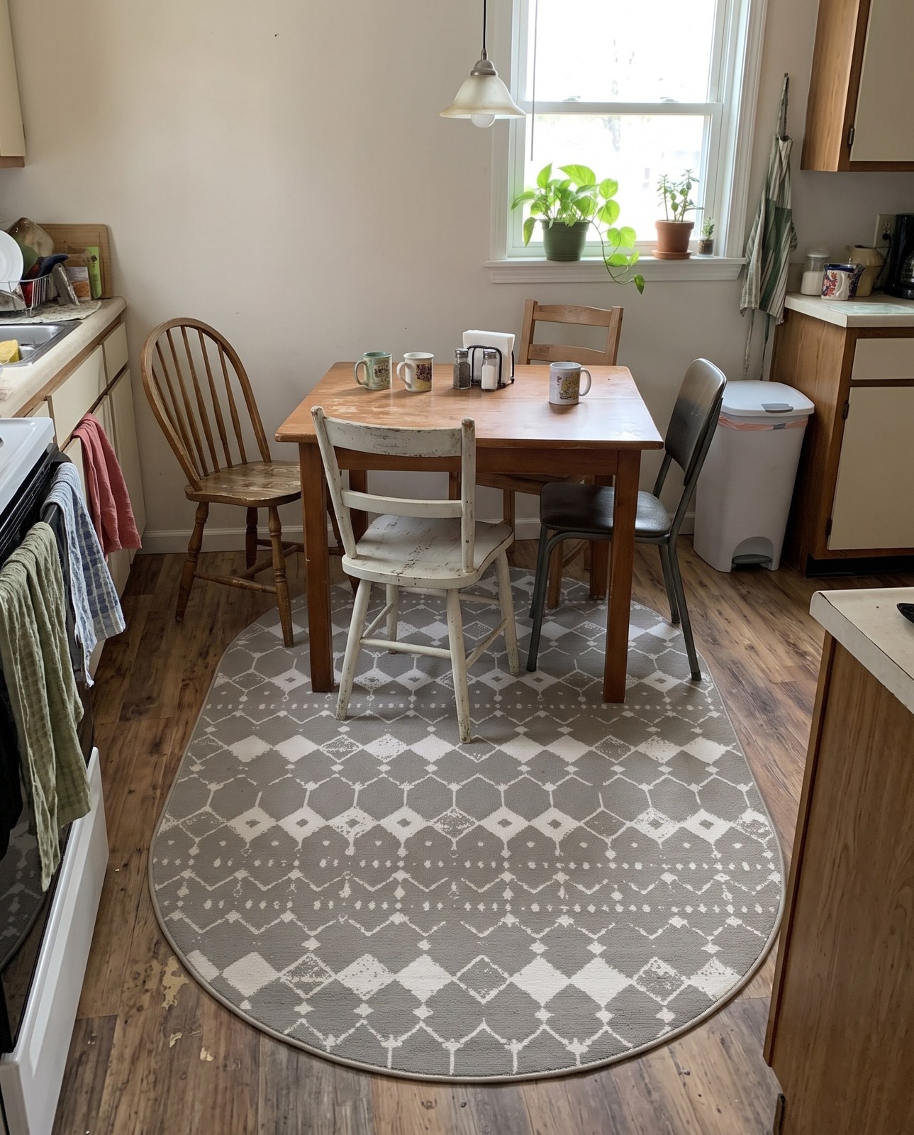 Detail image of 5' 3 x 8' Stowe · Geometric lattice Outdoor Rug, gray and ivory