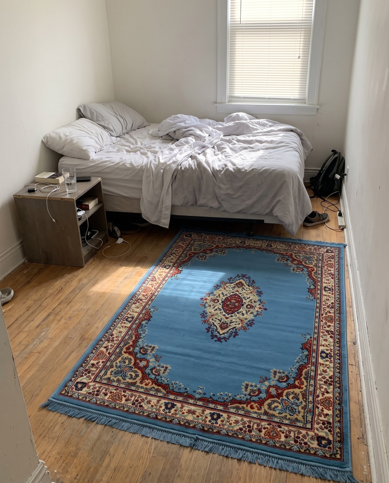 4' x 6' Bingham · Border rug, blue