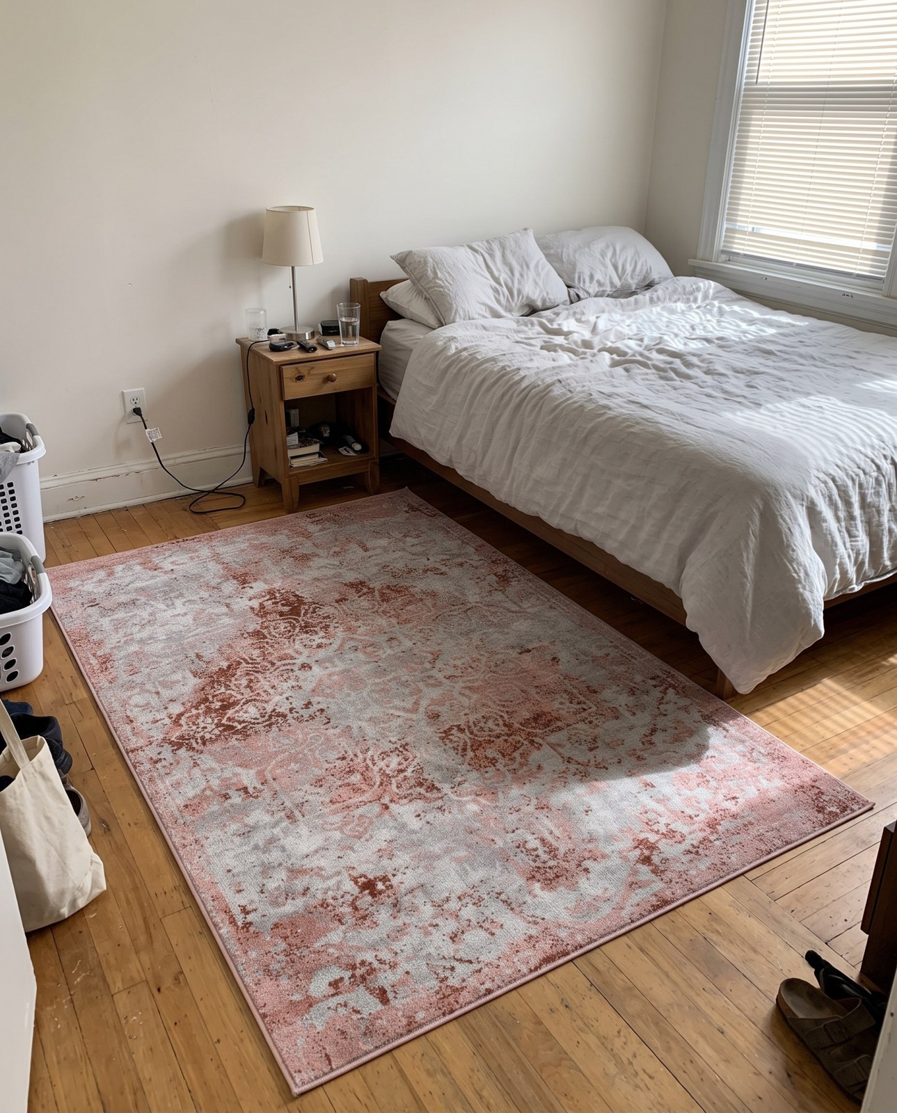 4' x 6' Braxton · Distressed medallion Washable Rug, rose and ivory