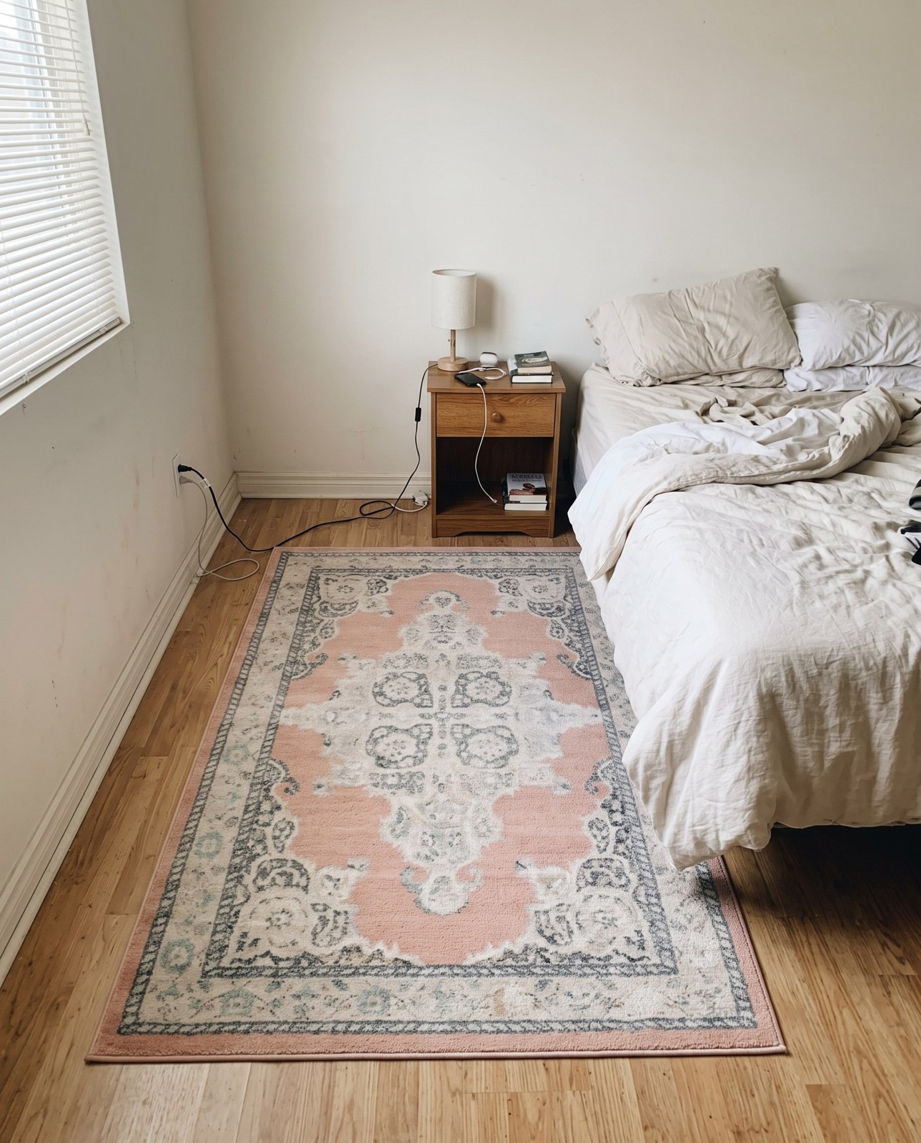 4' x 6' Selby · Border rug, rose
