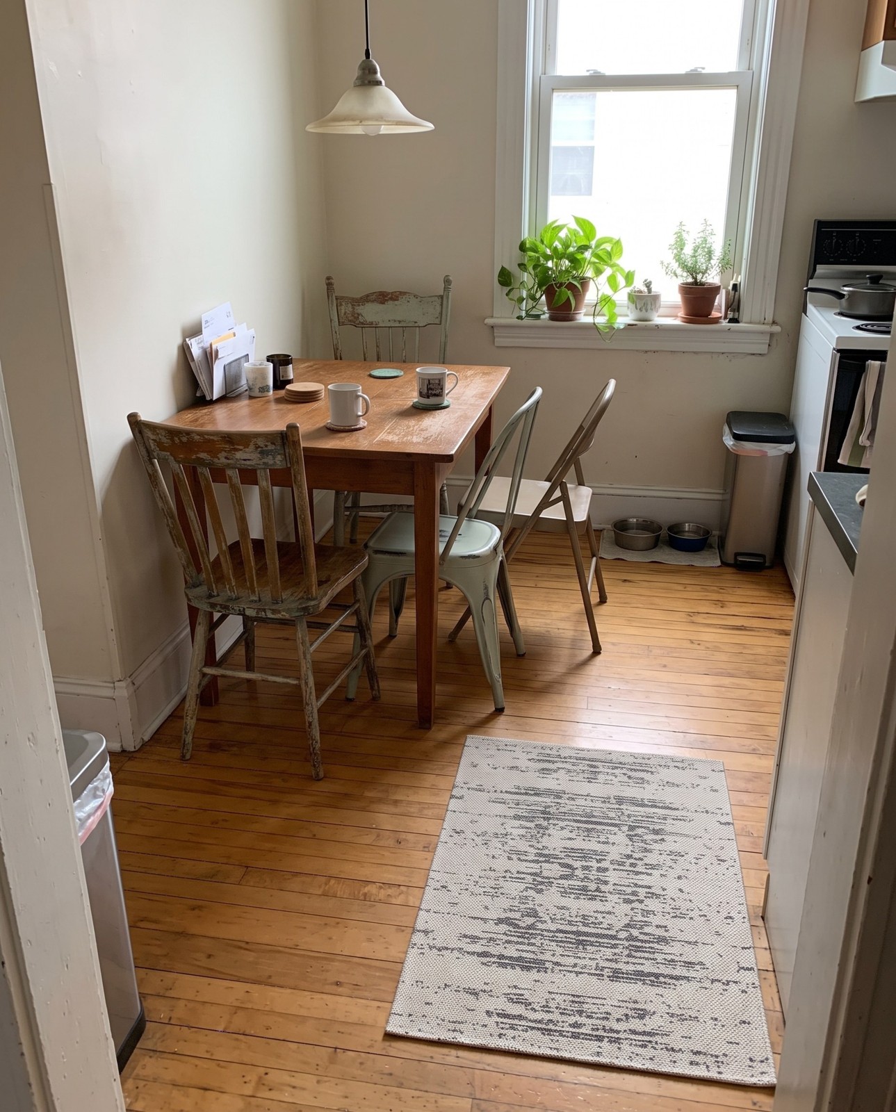 2' 2 x 3' Holloway · Abstract rug, cream