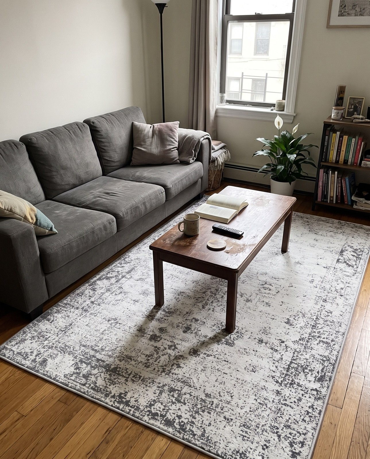 6' x 9' Blakemore · Border rug