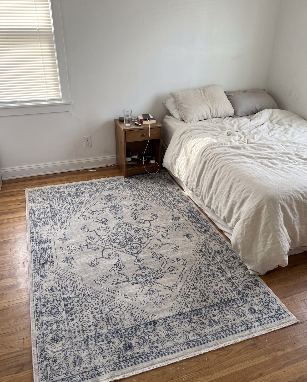 2' x 3' Opal · Border rug, gray