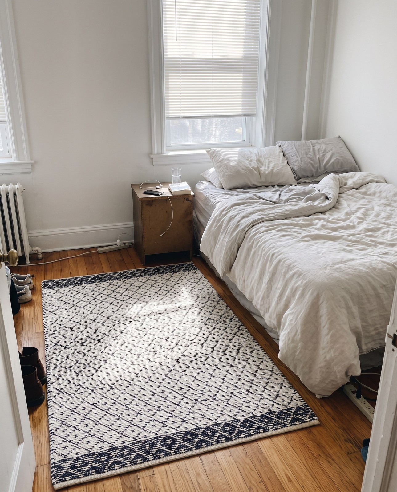 6' 1 x 9' Grove · Border Chindi Rug, ivory