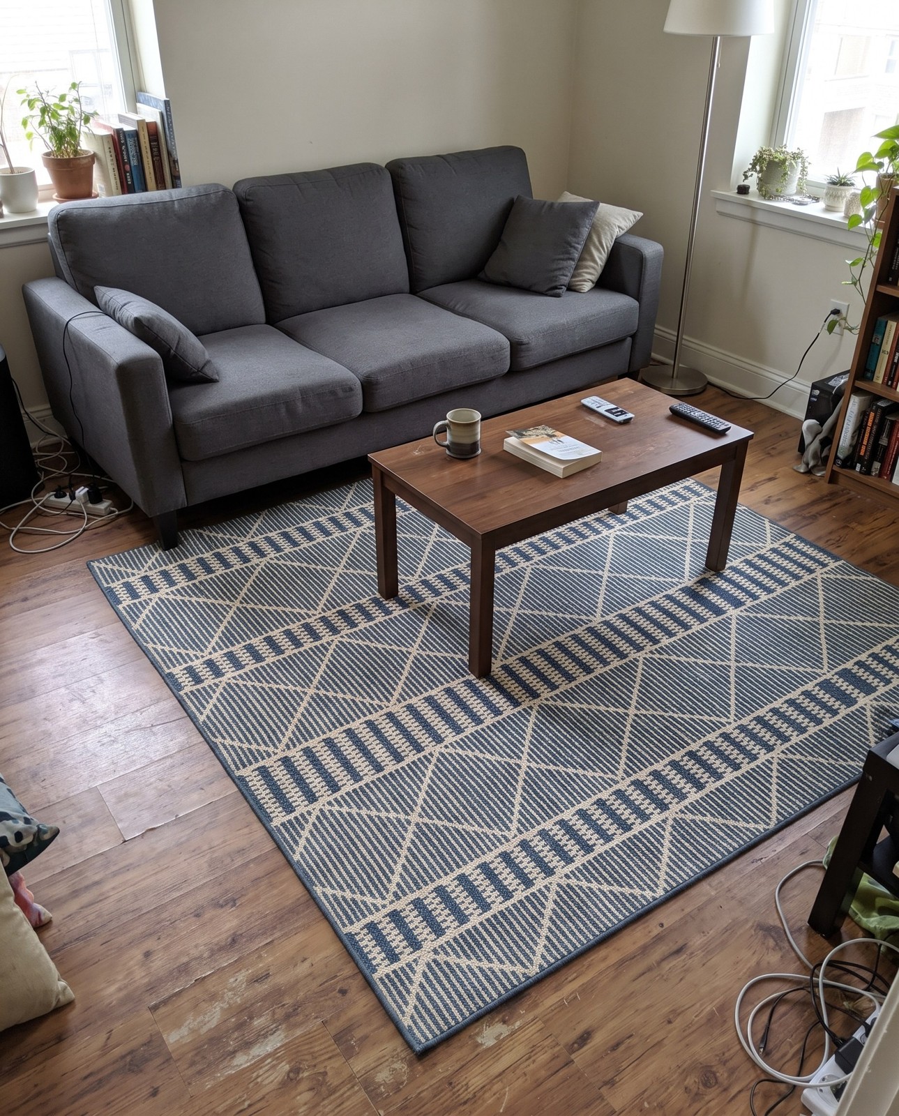 6' x 6' Lomax · Geometric diamond Outdoor Rug, blue and ivory