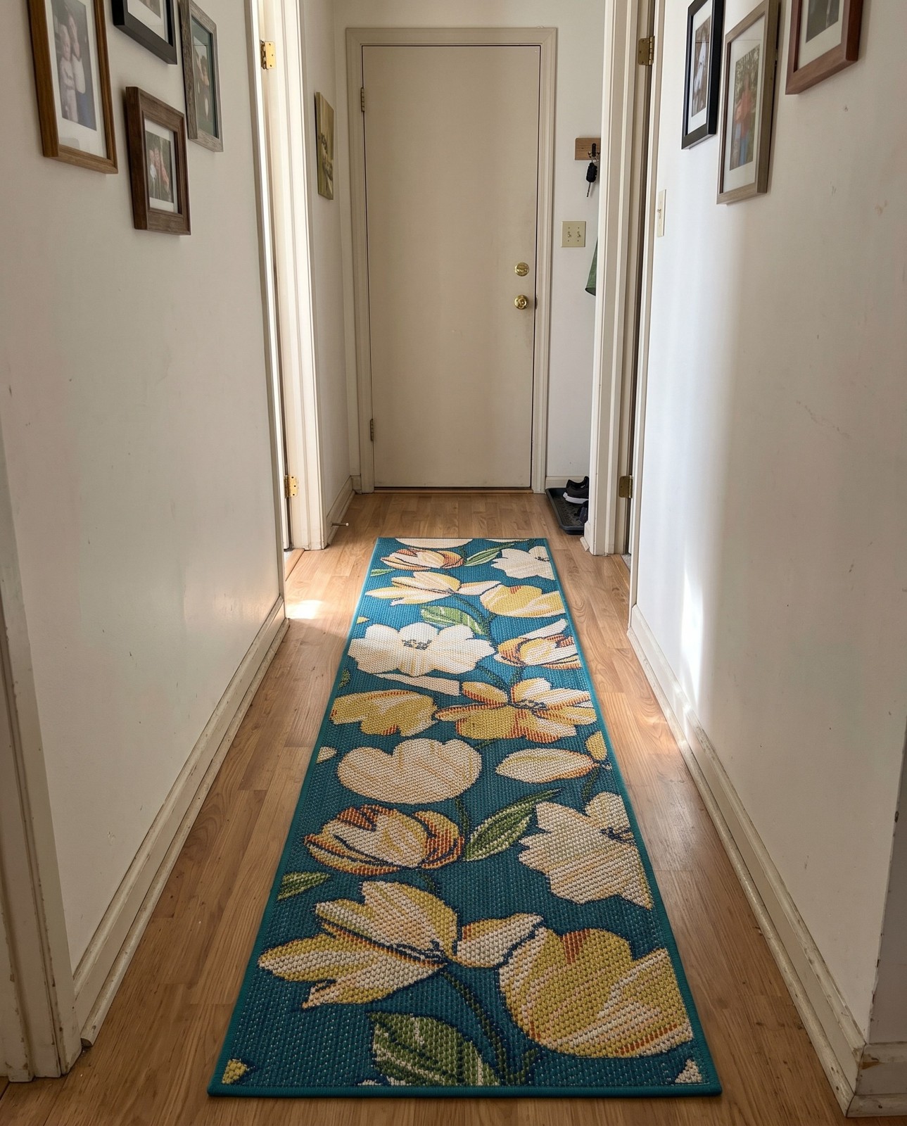 Detail image of 2' x 6' Lyndon · Floral Outdoor Rug, blue and ivory