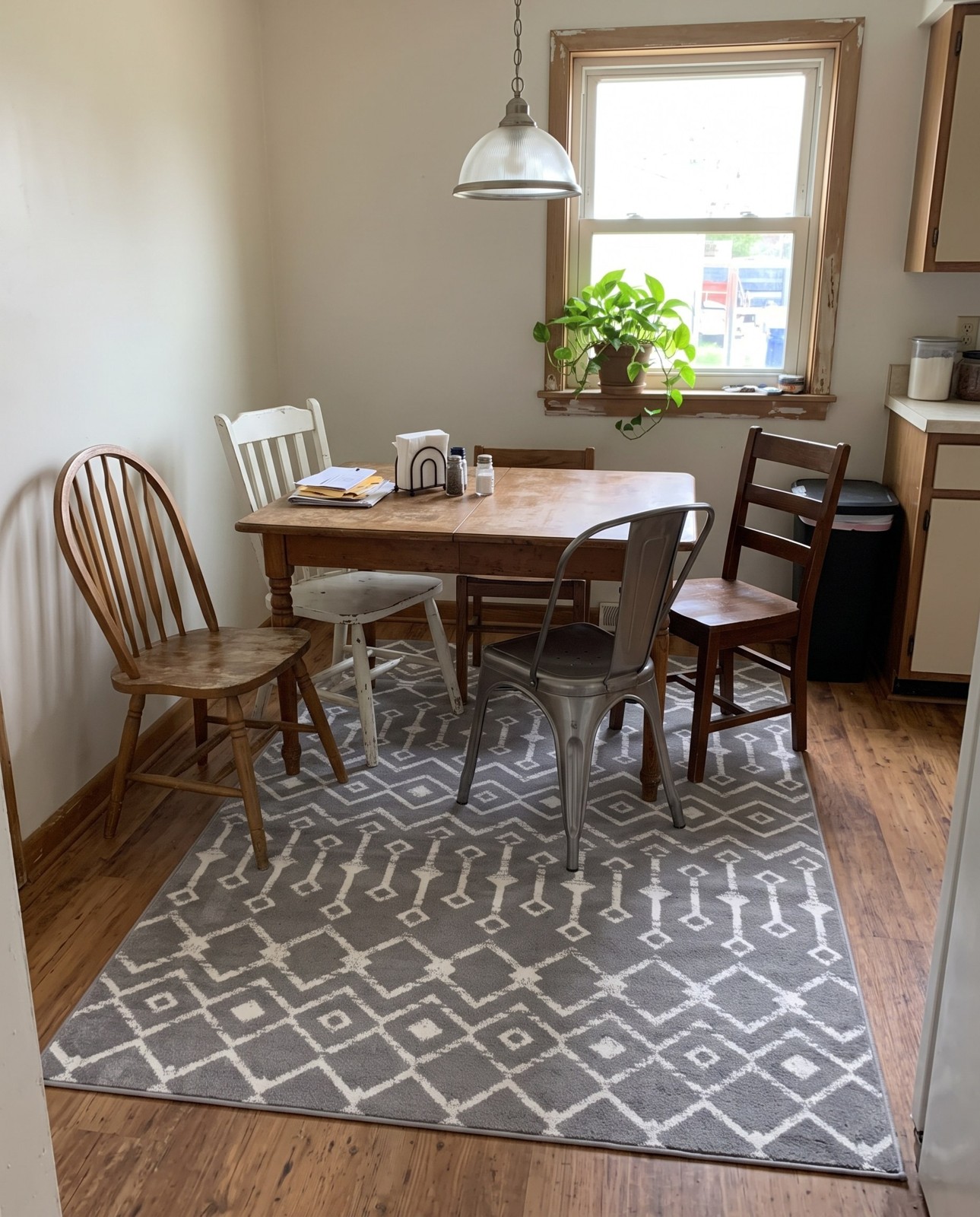2' x 3' Dudley · Chevron rug, grey