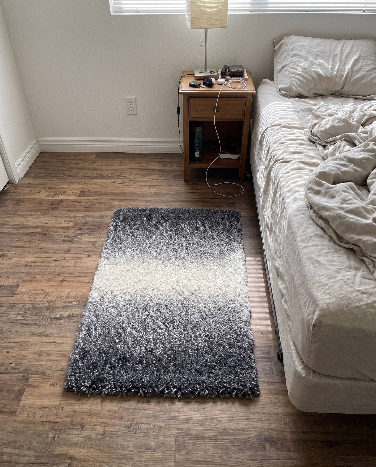 2' x 3' Dwyer · Gradient Shag Rug, charcoal, gray and cream